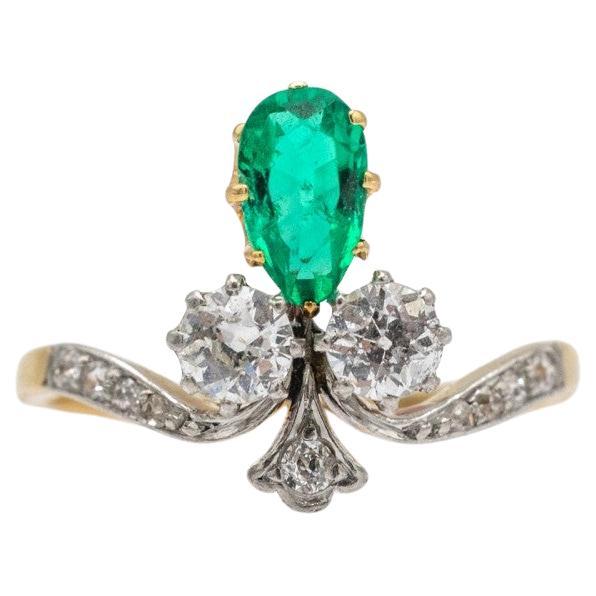 Antique Fleur De Lys Gold Ring with Emerald and Diamonds, France, late 19th cent For Sale