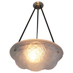 Antique Floral Art Deco / Art Nouveau French 1920 Lampadario a sospensione in vetro