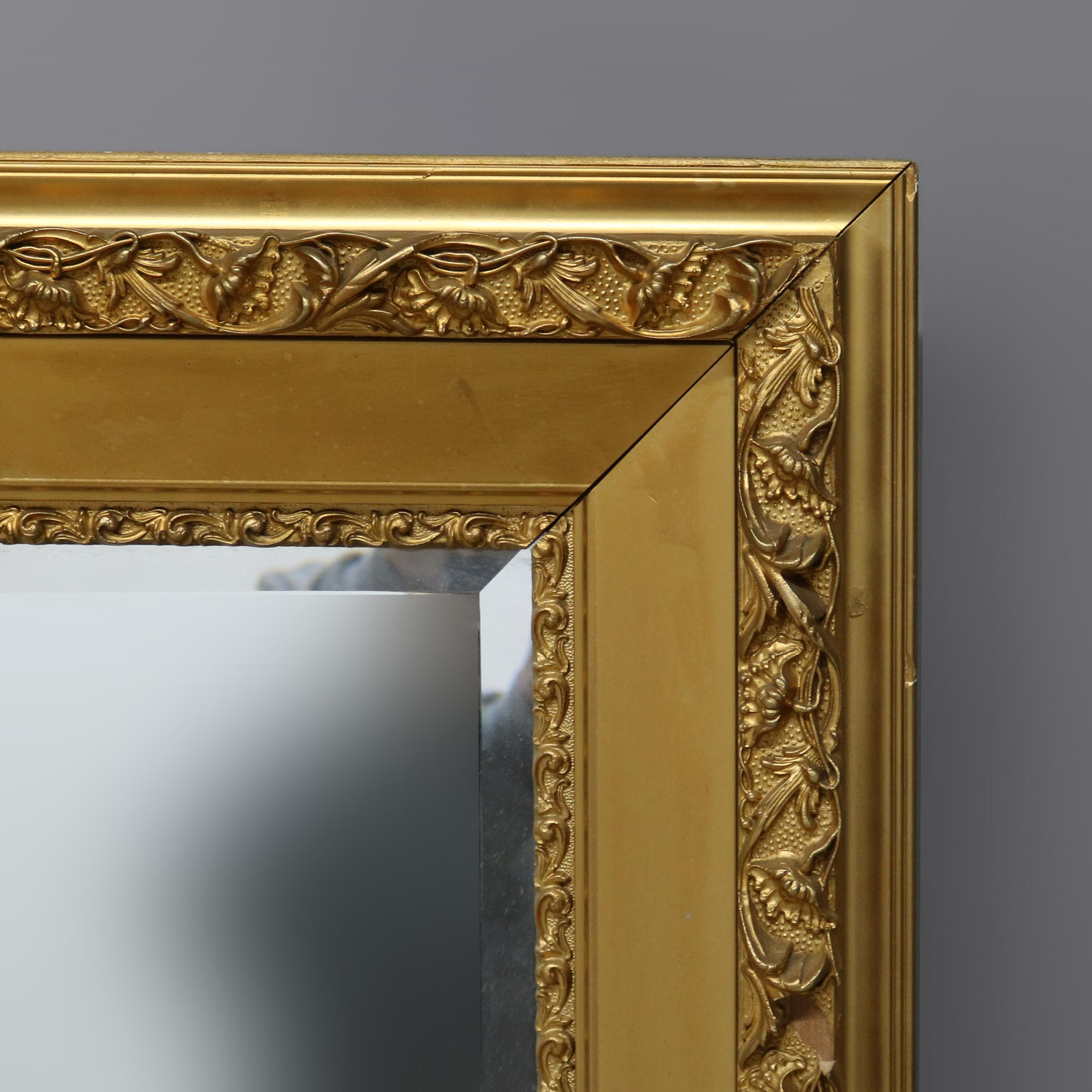 Sculpté Miroir ancien encadré en bois doré sculpté de motifs floraux C1930 en vente