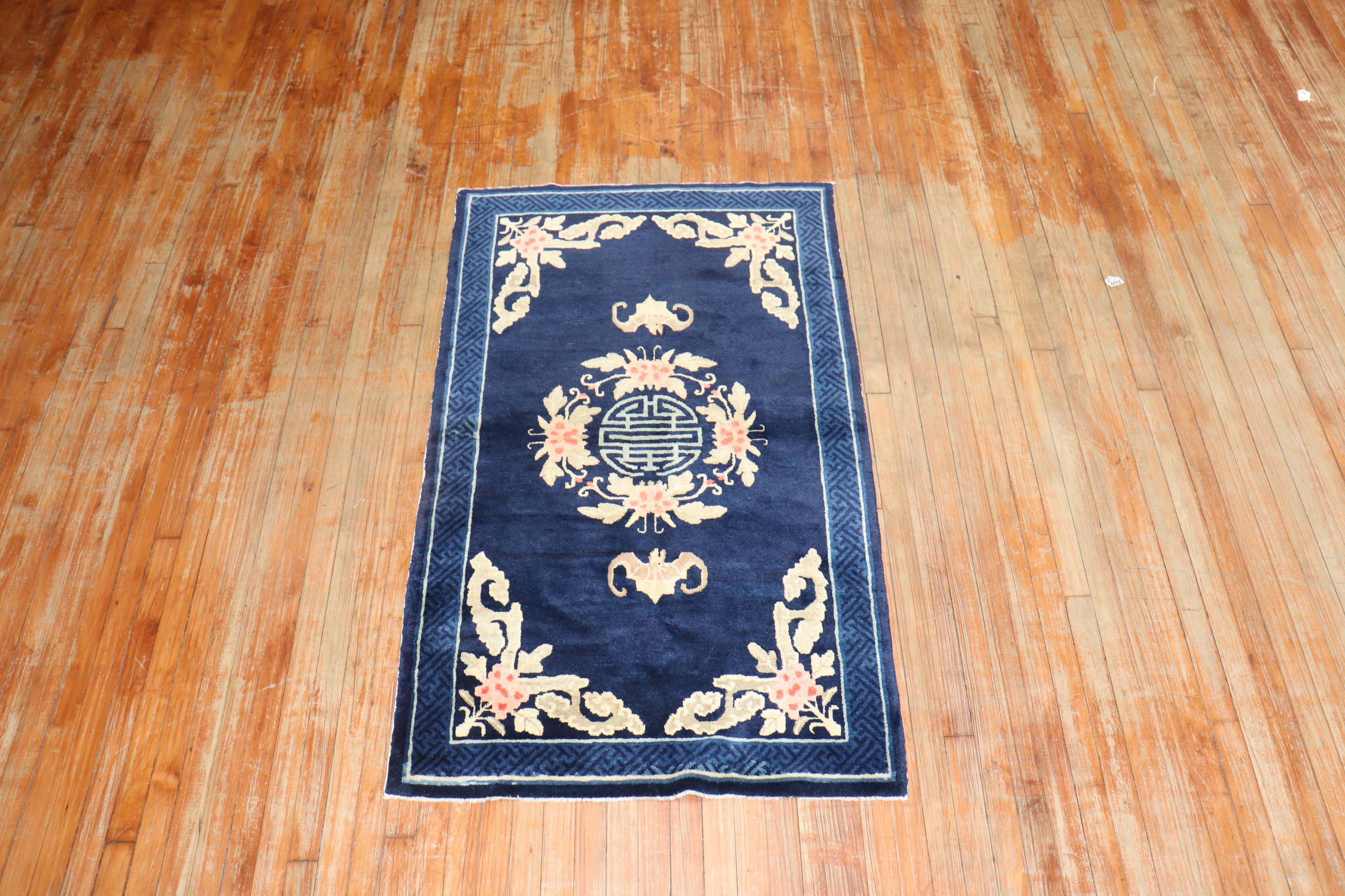 Antiker geblümter chinesischer Pekinger Teppich (Volkskunst) im Angebot