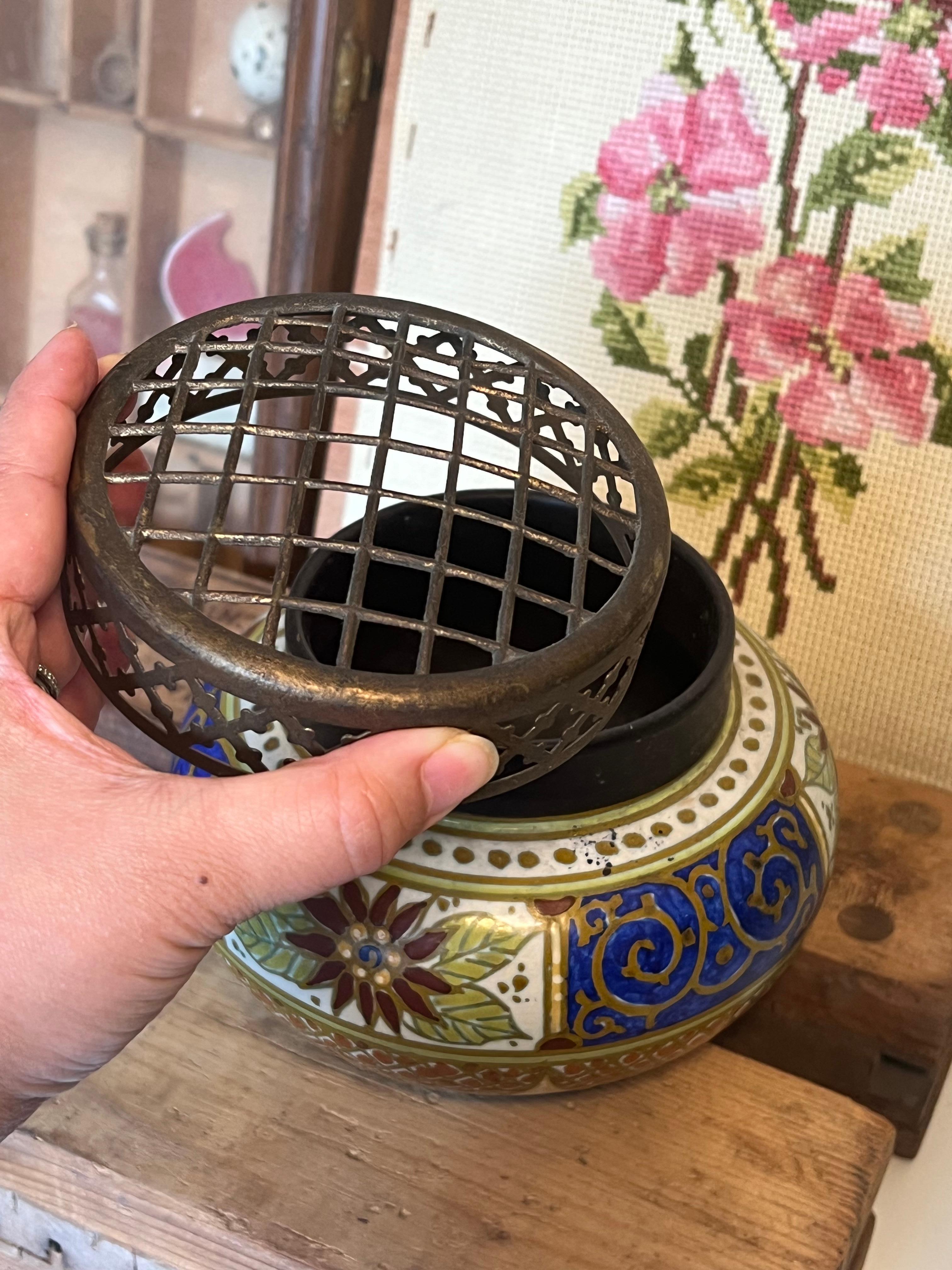 Antico vaso floreale olandese in ceramica con coperchio staccabile datato 1846 in vendita 1