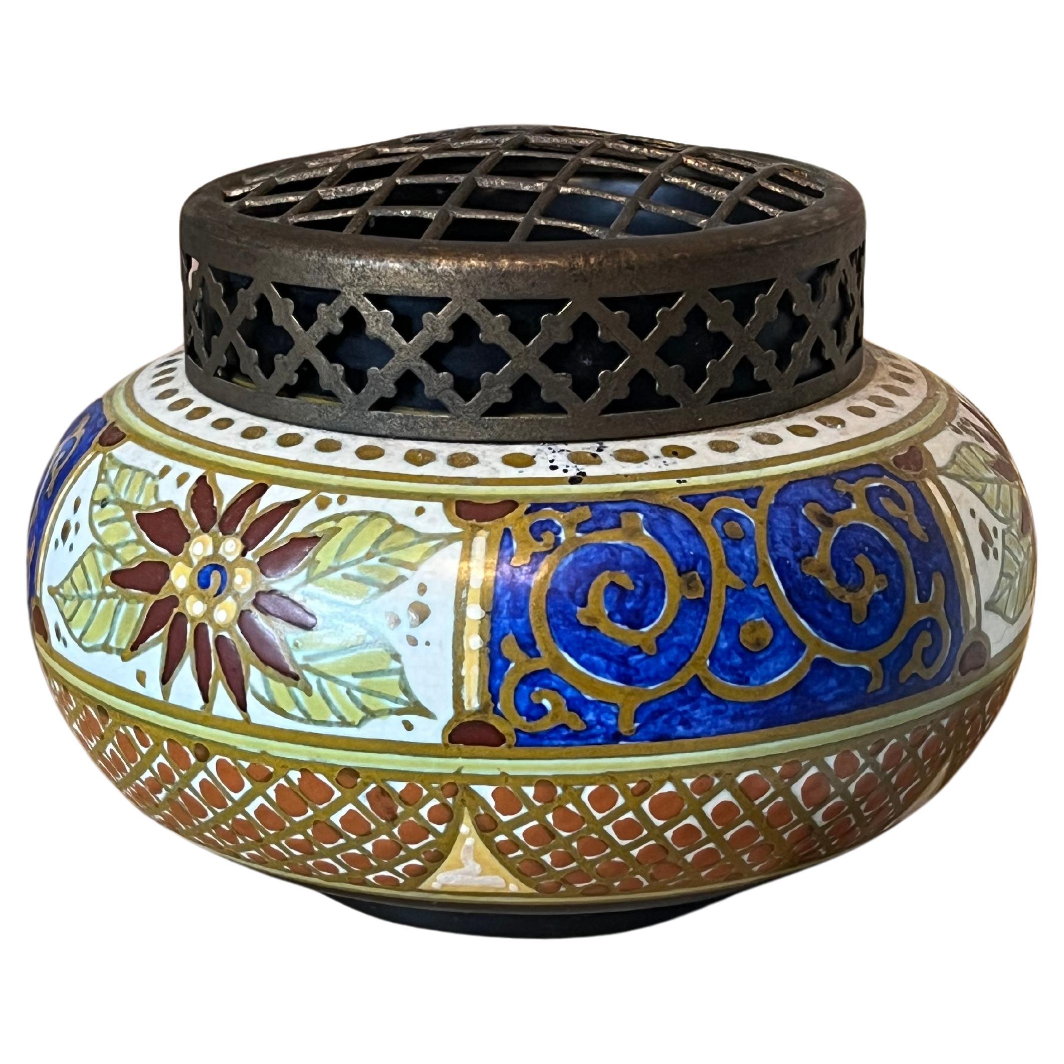Antico vaso floreale olandese in ceramica con coperchio staccabile datato 1846