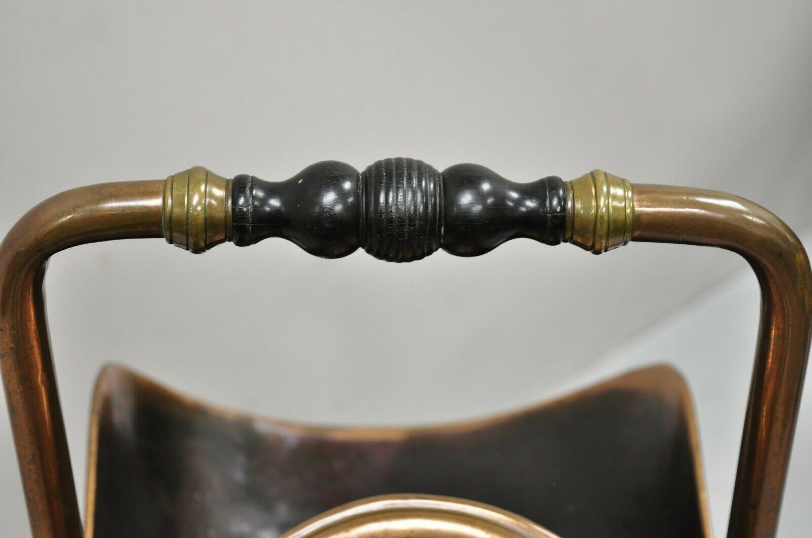 Victorien Seau à charbon antique en cuivre gaufré à motifs floraux pour casque victorien anglais