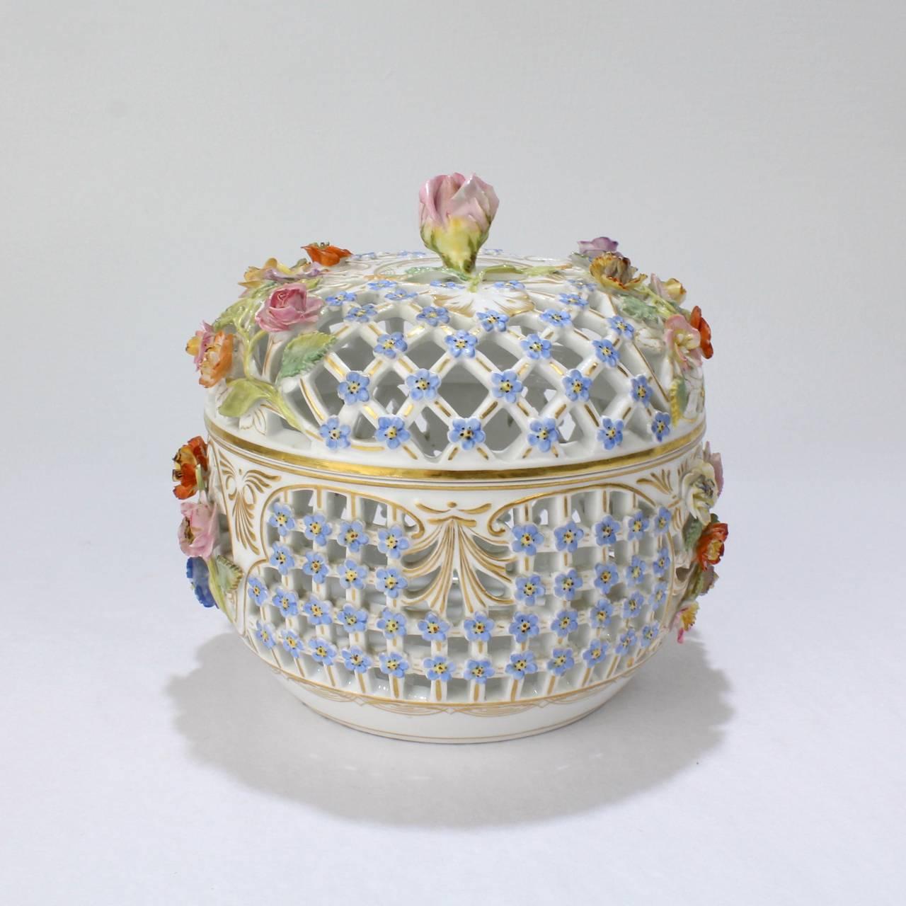 Antique Floral Encrusted Meissen Porcelain Reticulated Covered Dresser Box In Fair Condition In Philadelphia, PA