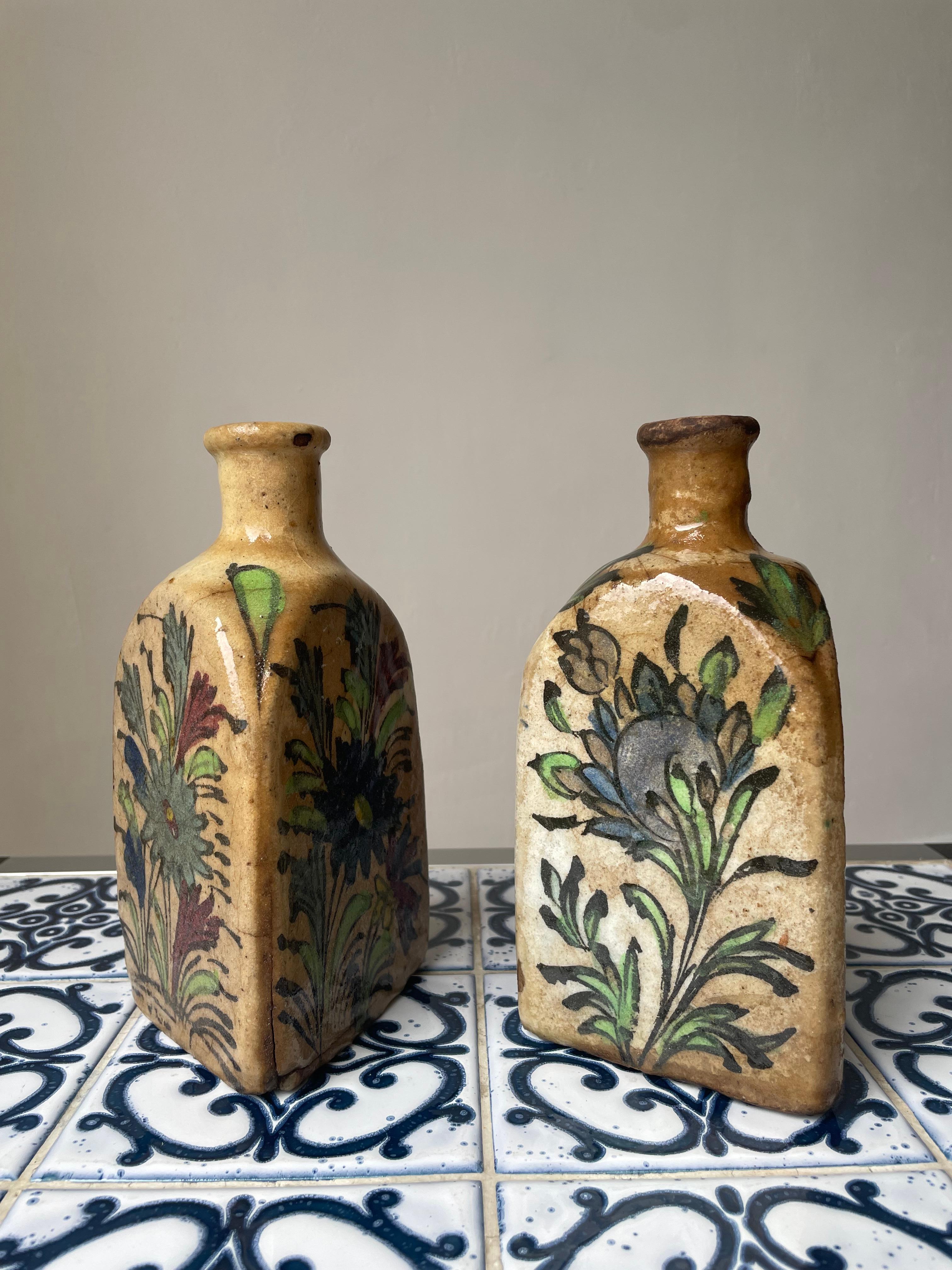 Flacon à thé persan ancien en poterie de Qajar à fleurs, fin du 19ème siècle en vente 6