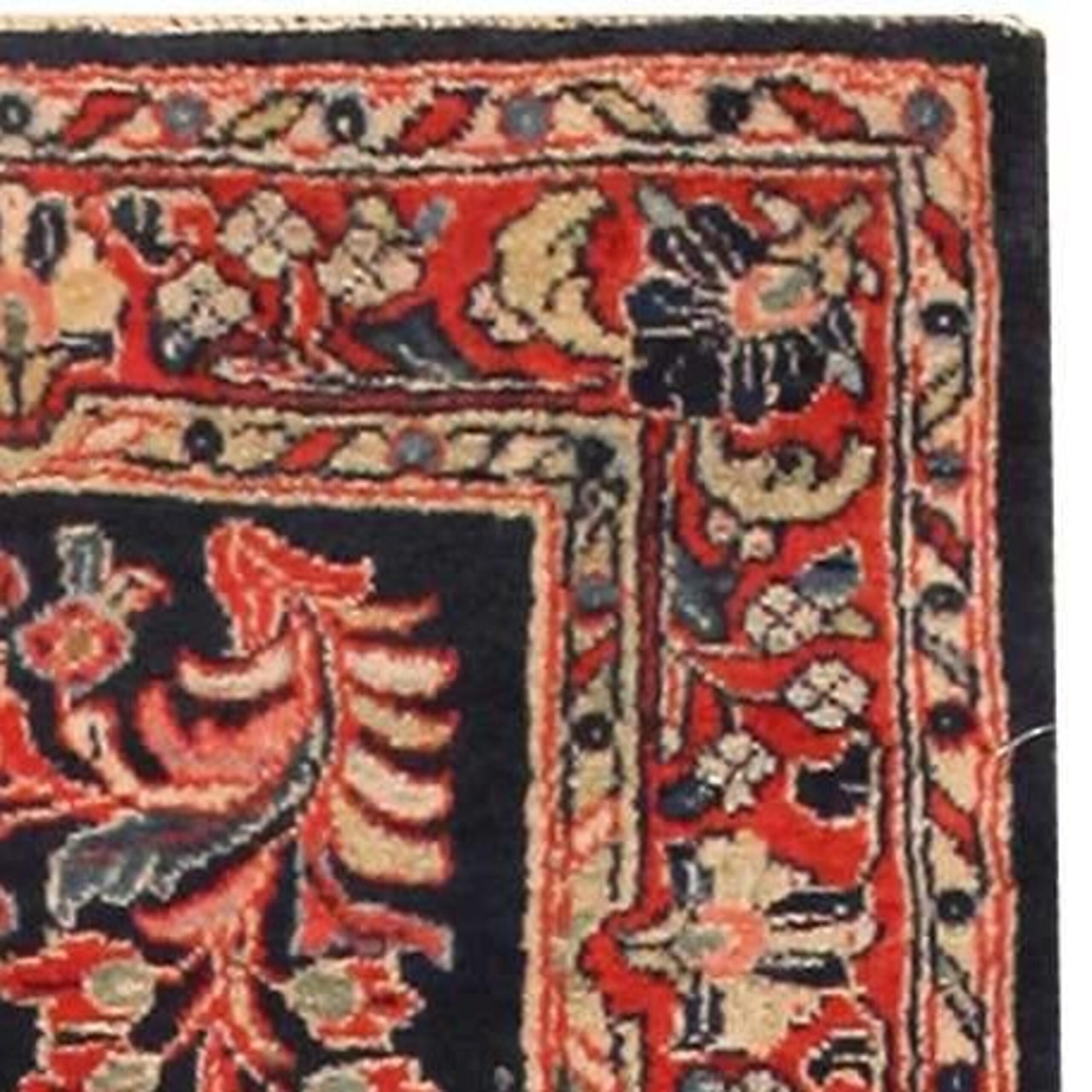 Antiker persischer Sarouk- Flur-Läufer aus Sarouk. 3 ft x 11 ft 2 in im Zustand „Gut“ im Angebot in New York, NY