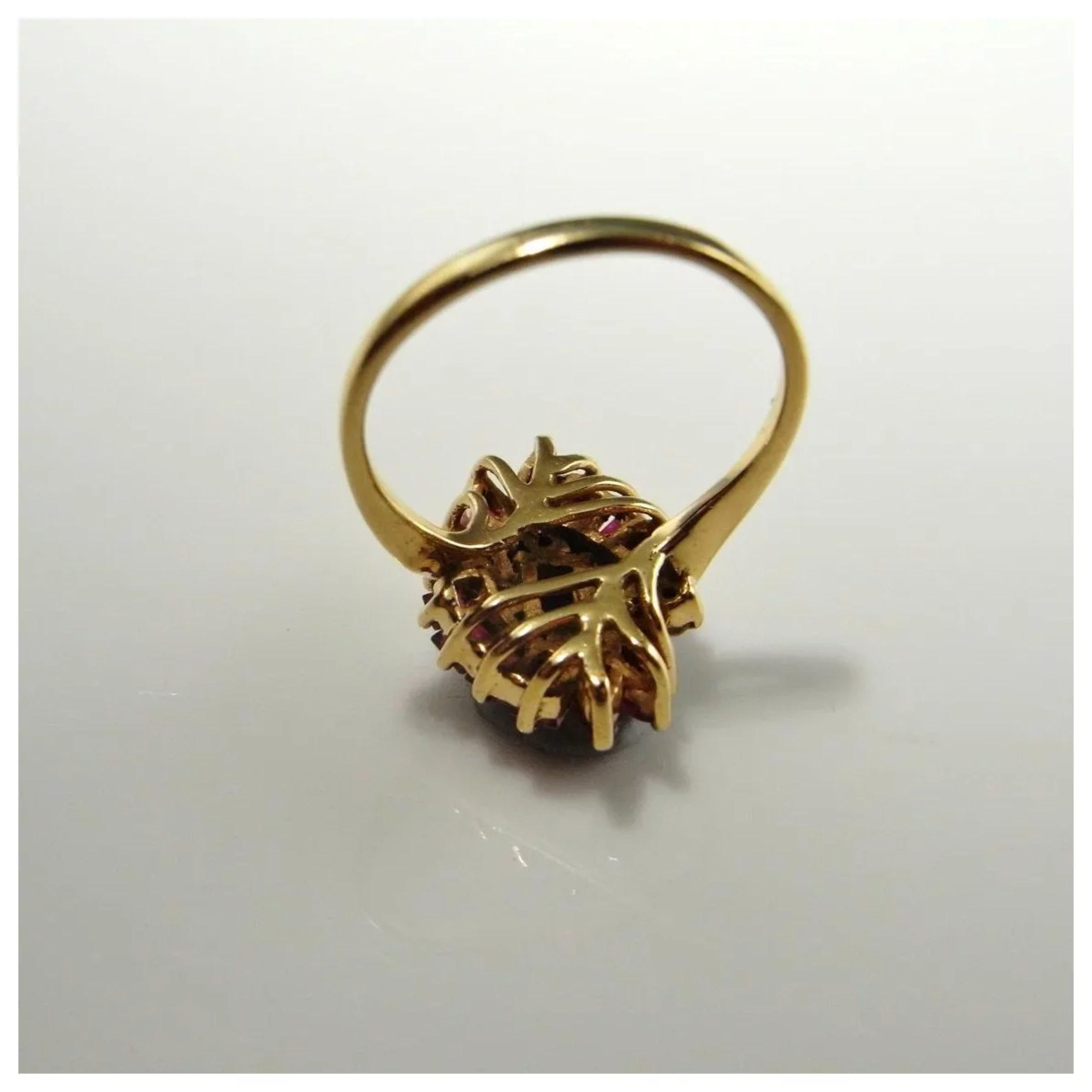 Im Angebot: Antiker antiker floraler Rubin-Diamant-Verlobungsring Gelbgold Diamant-Cocktailring () 3