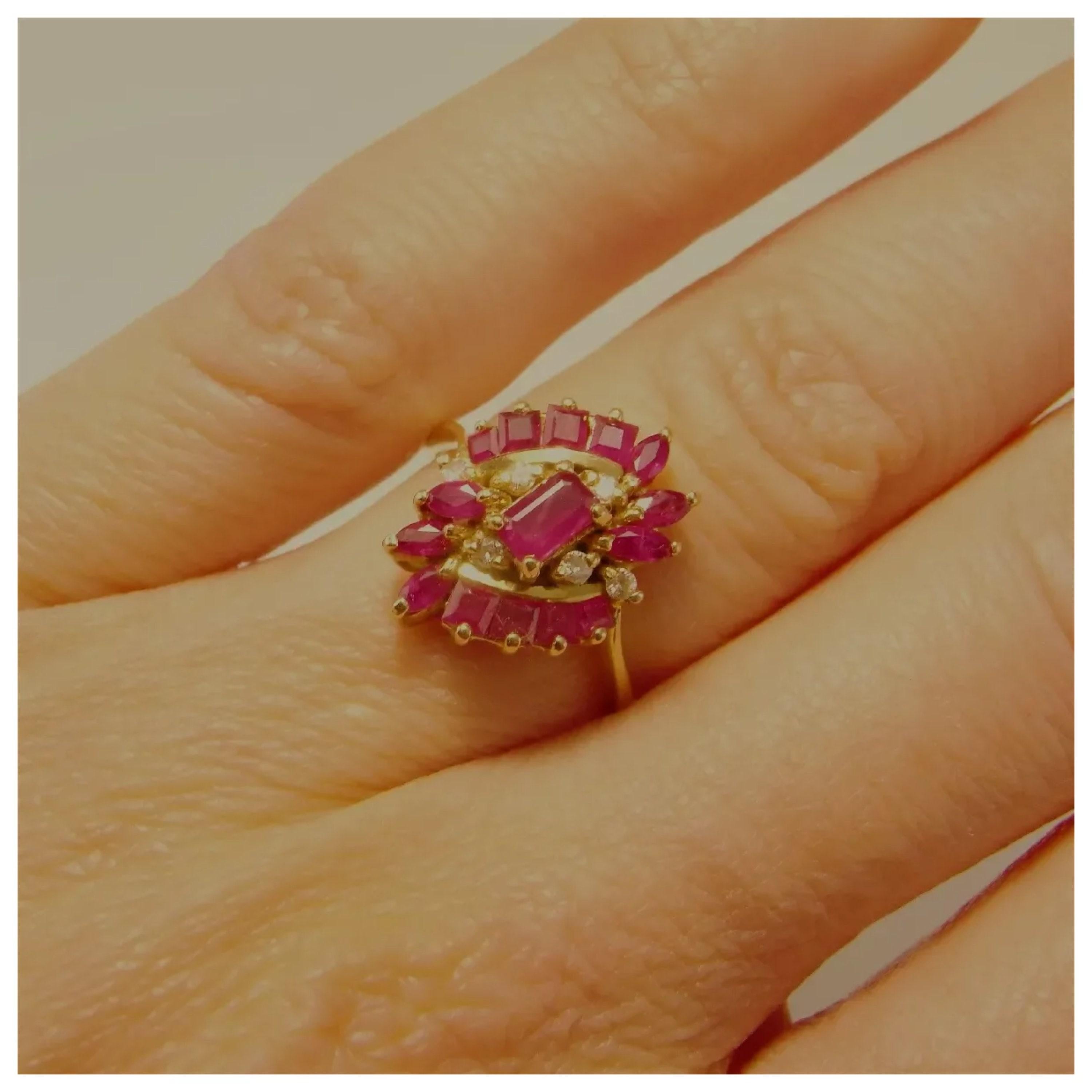 Im Angebot: Antiker antiker floraler Rubin-Diamant-Verlobungsring Gelbgold Diamant-Cocktailring () 4