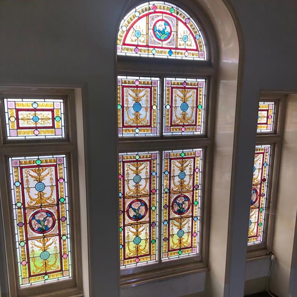 Antique Floral Stained glass Fanlight en Bastante bueno estado para la venta en Wormelow, Herefordshire