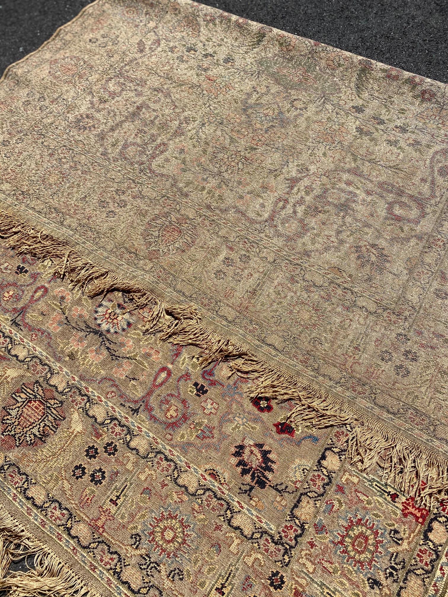Dies ist eine unberührte und fein gewebt atemberaubende antike Floral türkischen Kaysari Seide & Metallfaden Wandteppich c. 1880-1900, handgewebt in der Türkei Messung 4,3 x 6,1 ft. Dies ist ein Wandbehang und ein echtes