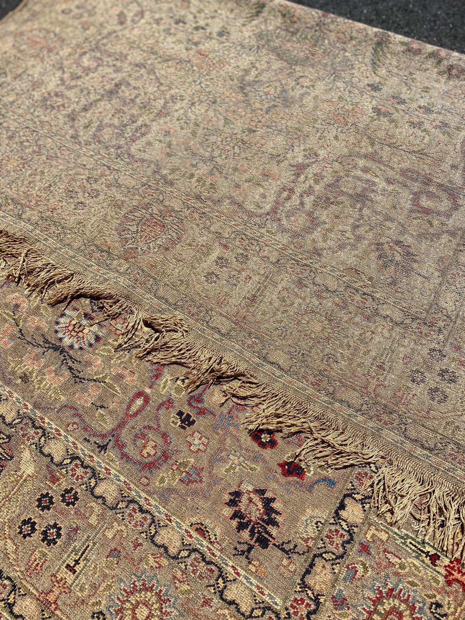 Antiker, geblümter, türkischer Kaysari-Teppich aus Seide und Metallfaden aus dem späten 19. Jahrhundert (Türkisch) im Angebot