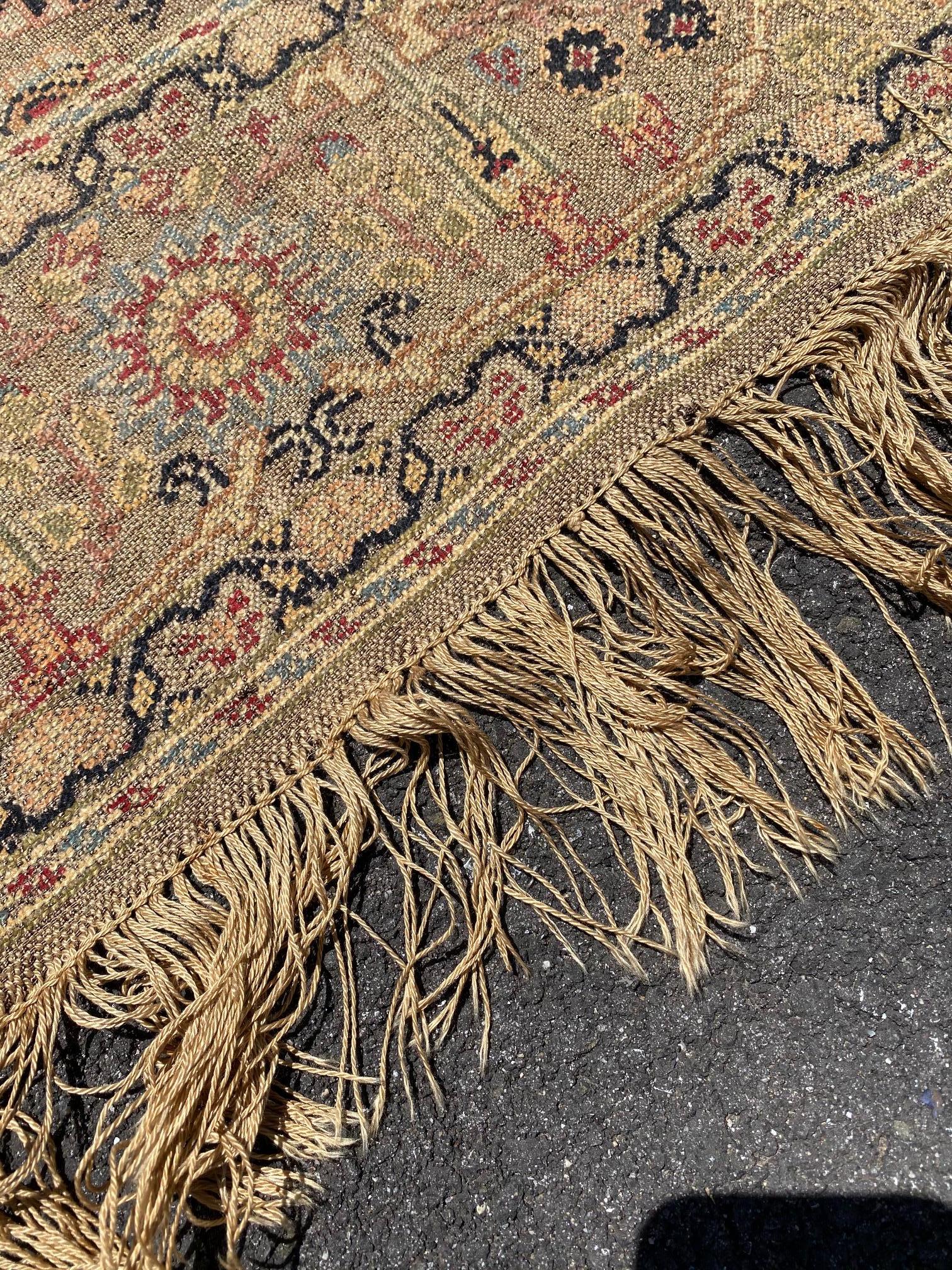 Antiker, geblümter, türkischer Kaysari-Teppich aus Seide und Metallfaden aus dem späten 19. Jahrhundert im Zustand „Gut“ im Angebot in New York, NY