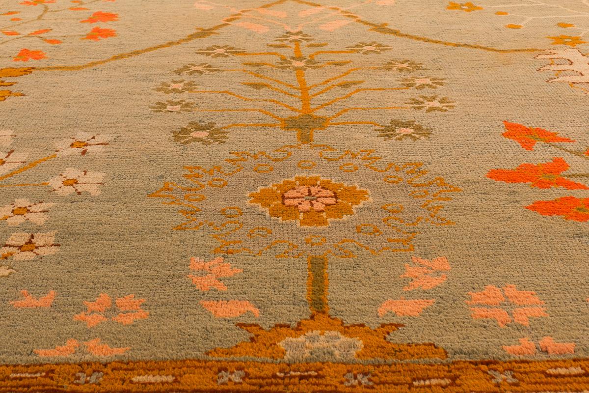 Antique Floral Turkish Oushak Wool Rug In Excellent Condition For Sale In Norwalk, CT