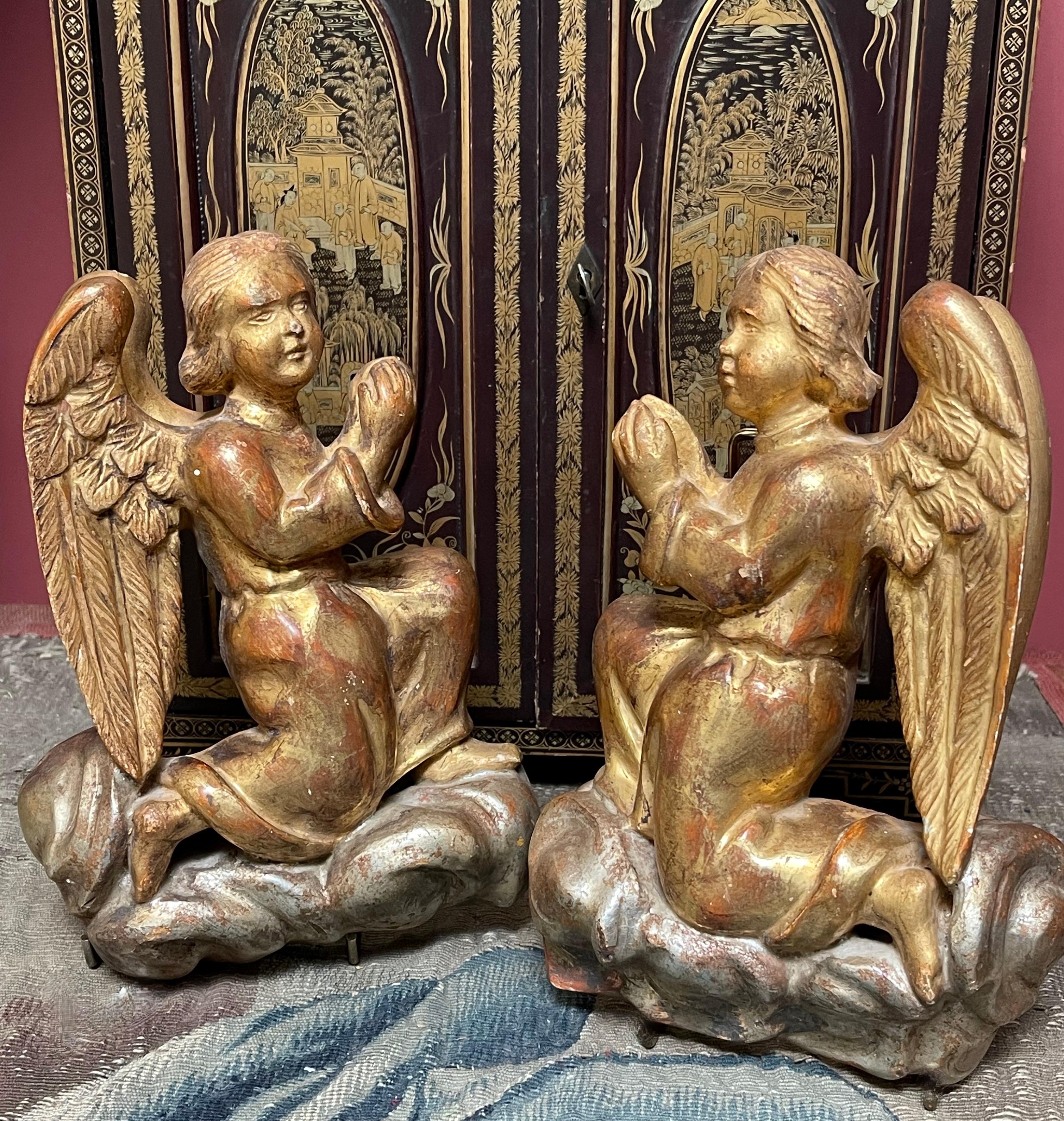 Pair of Antique Giltwood Angels

Hand carved and gilded with silvered clouds to base. 

Made in France at the end of the 19th century,

Very decorative architectural wall elements.

Perfect for antique or contemporary interior design

In very good