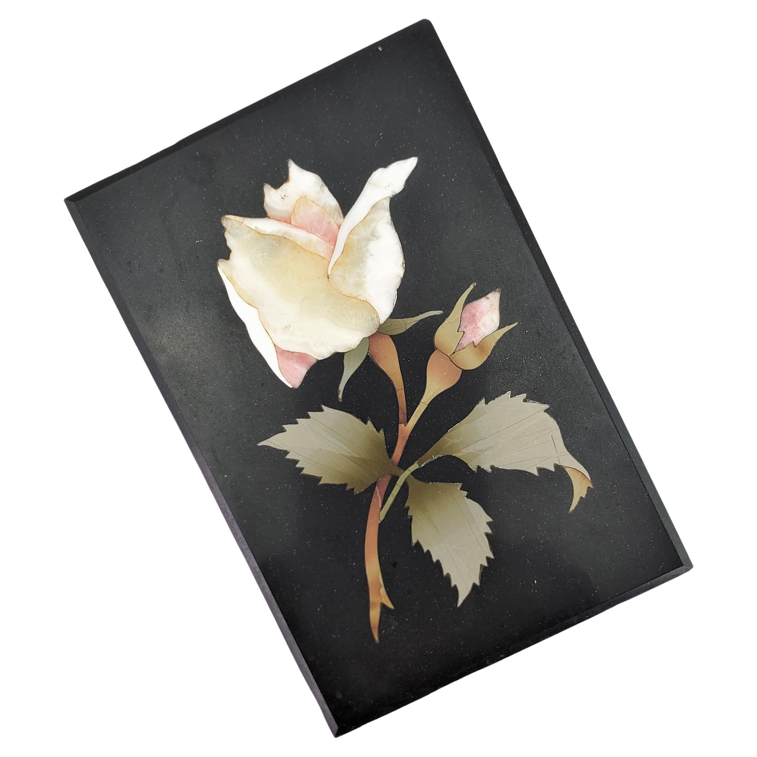 Presse-papiers ancien Grand Tour florentin Pietra Dura en forme de fleur de rose soufflée