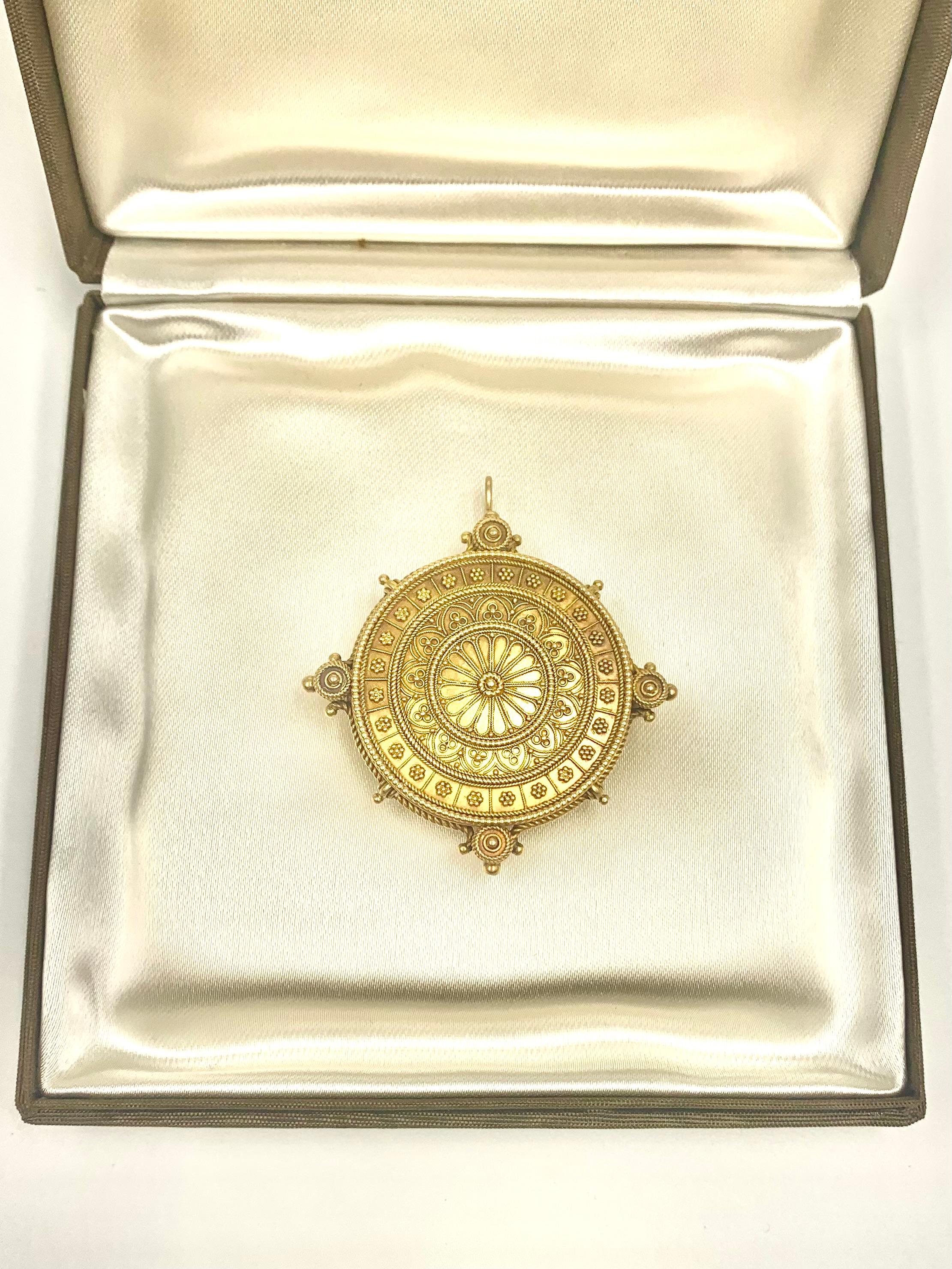 Antique Florentine Large Etruscan Revival 14K Yellow Gold Locket Pendant For Sale 7