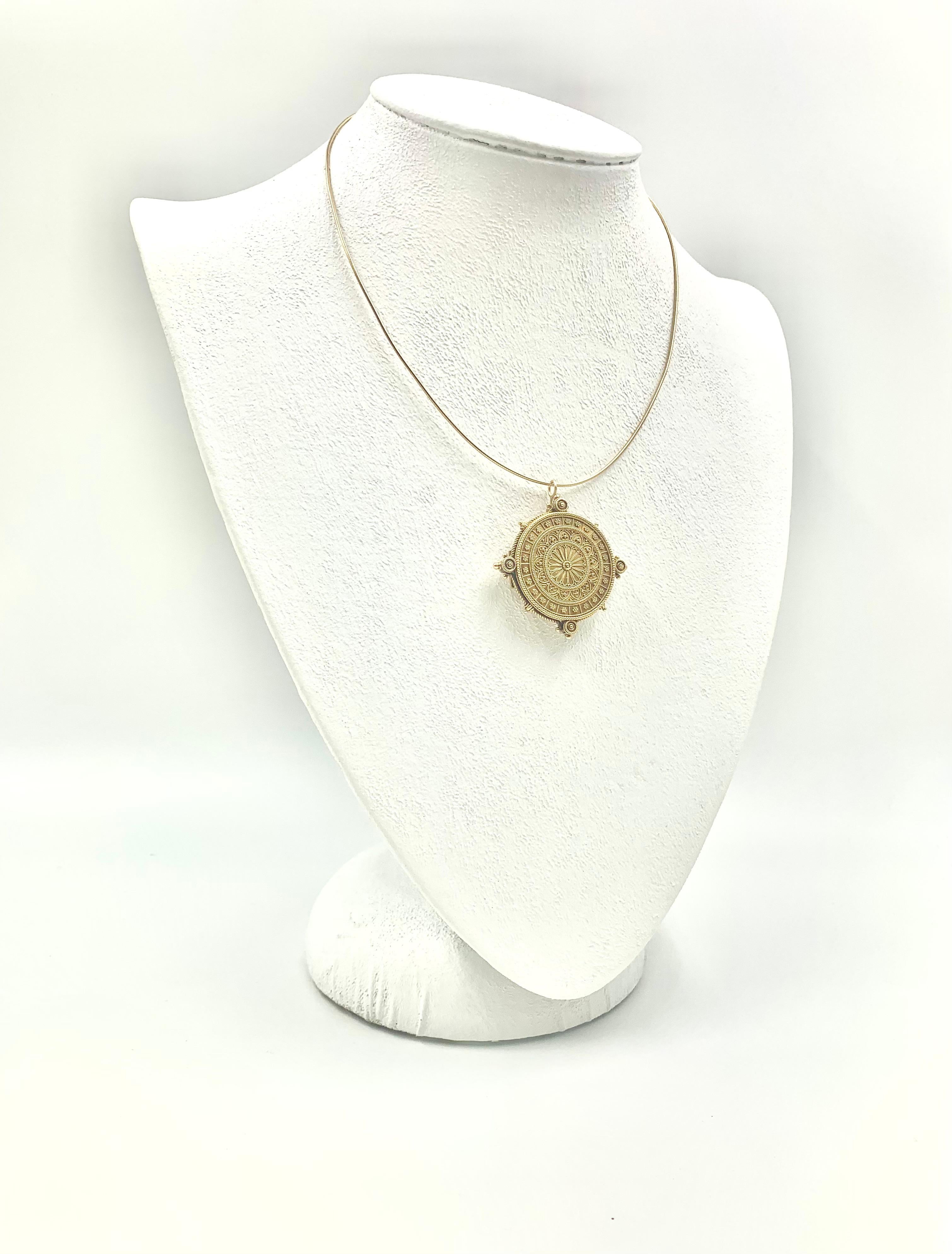 Antique Florentine Large Etruscan Revival 14K Yellow Gold Locket Pendant For Sale 12