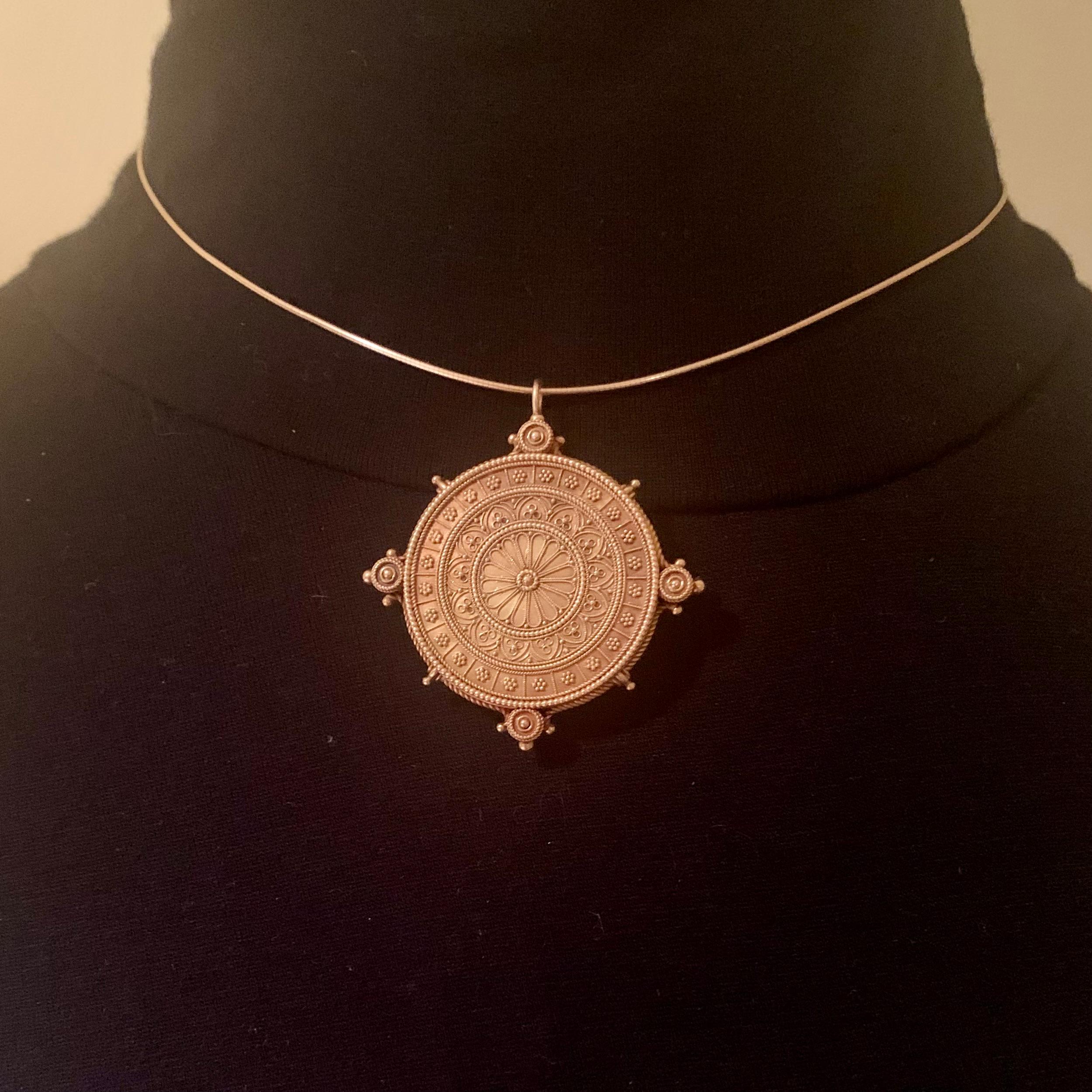 Antique Florentine Large Etruscan Revival 14K Yellow Gold Locket Pendant In Good Condition For Sale In New York, NY
