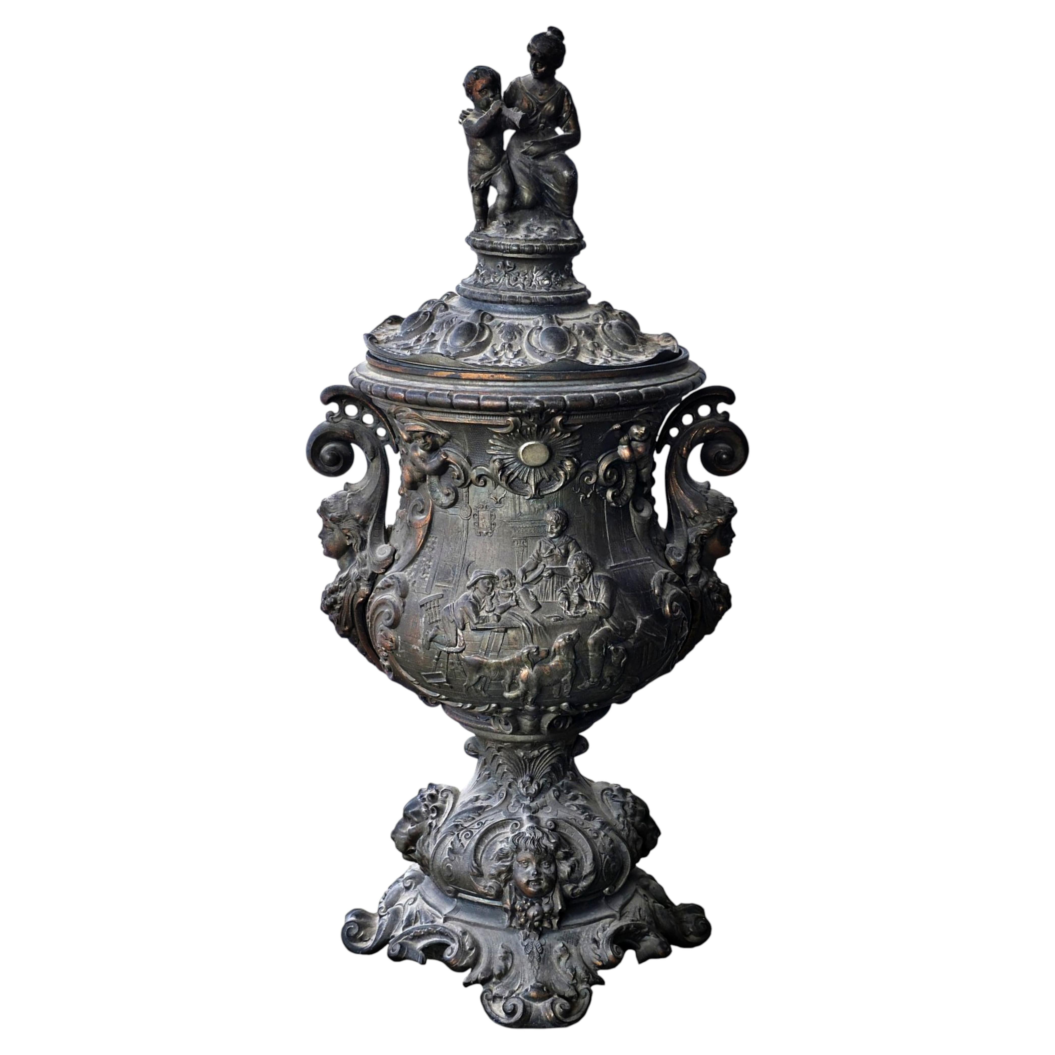 ANTIQUE FLORENTINE VASE IN HAND-EMBOSSED BRONZE, H53CM 19th Century
