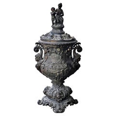 ANTIQUE FLORENTINE VASE IN HAND-EMBOSSED BRONZE, H53CM 19th Century