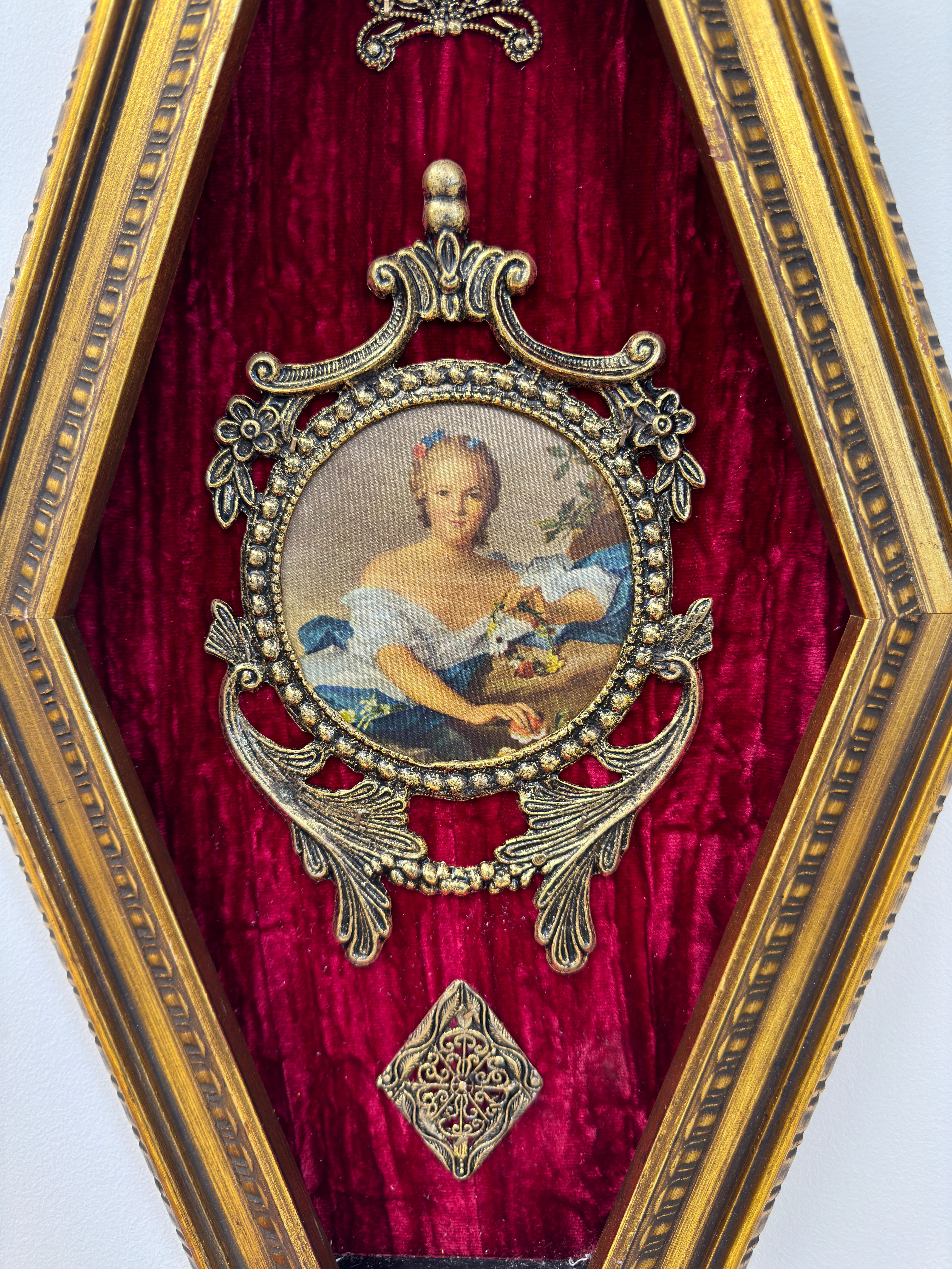 Antike Florentine Viktorianische Runde Dame Porträt Wandkunst auf Samt, Wandtafel (Messing)
