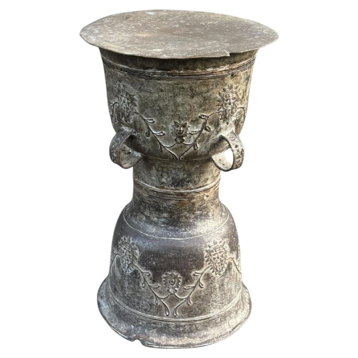 Antique Flores Moko Drum Pedestal Bronze with Natural Patina For Sale