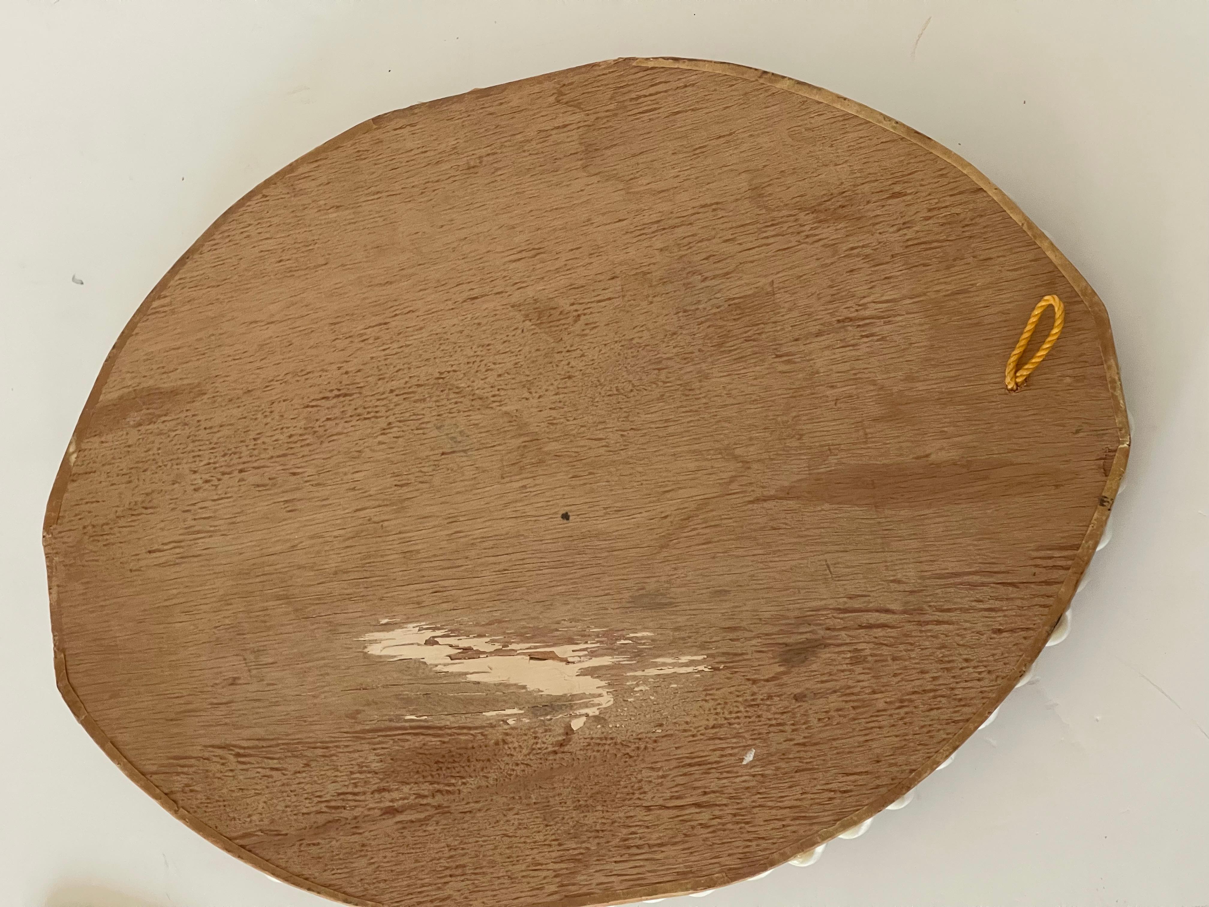 Espejo Ovalado Antiguo Florida Conchas Incrustadas mediados del siglo XX en venta