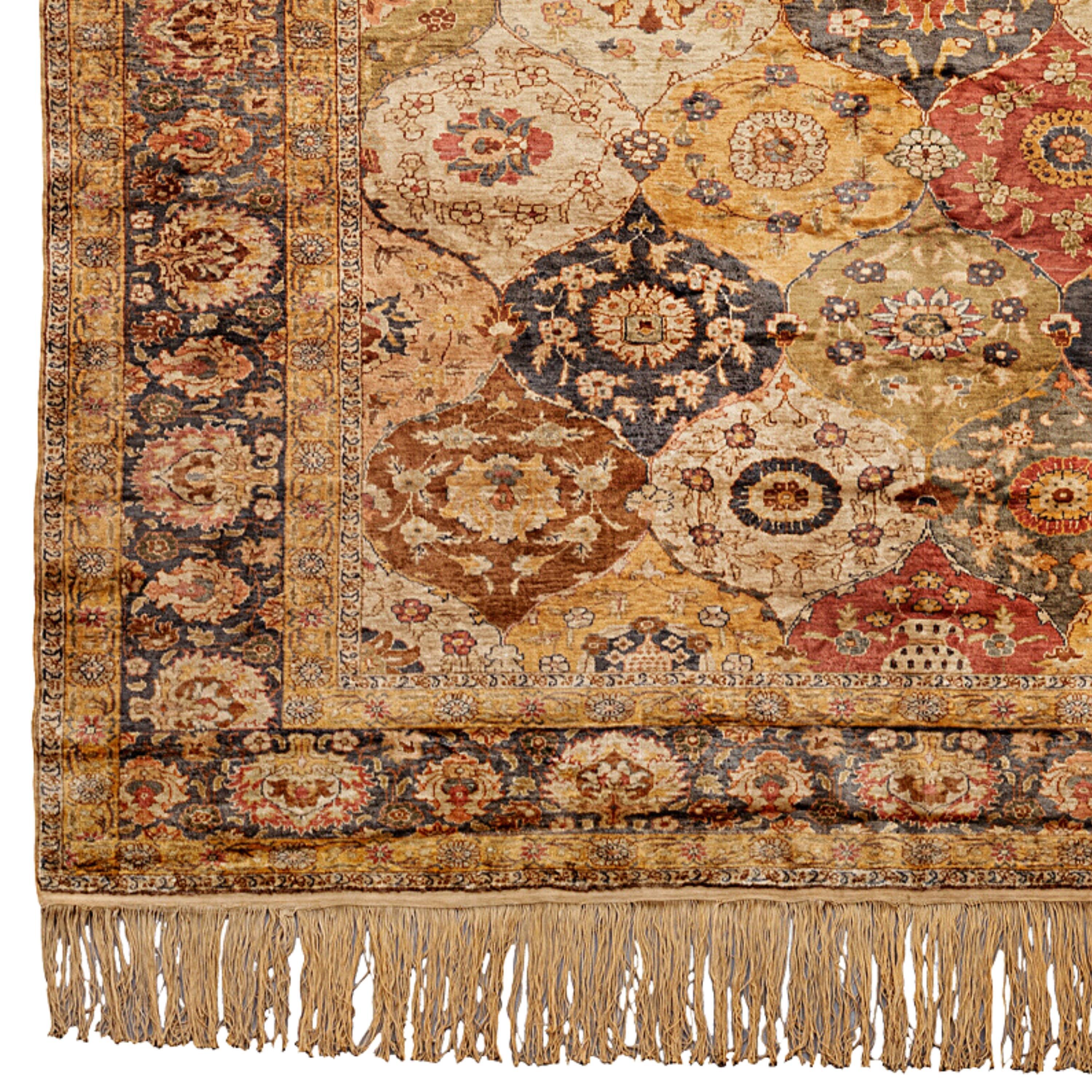 Antique Flosh Rug - 20th Century Kayseri Flosh Rug 195x290 cm (76,7x114 In)

We offer a wide collection of Kayseri Flush silk and wool blend carpets.
This carpet is the world famous Kayseri Floss carpet type. It has a very thin wool-based artificial