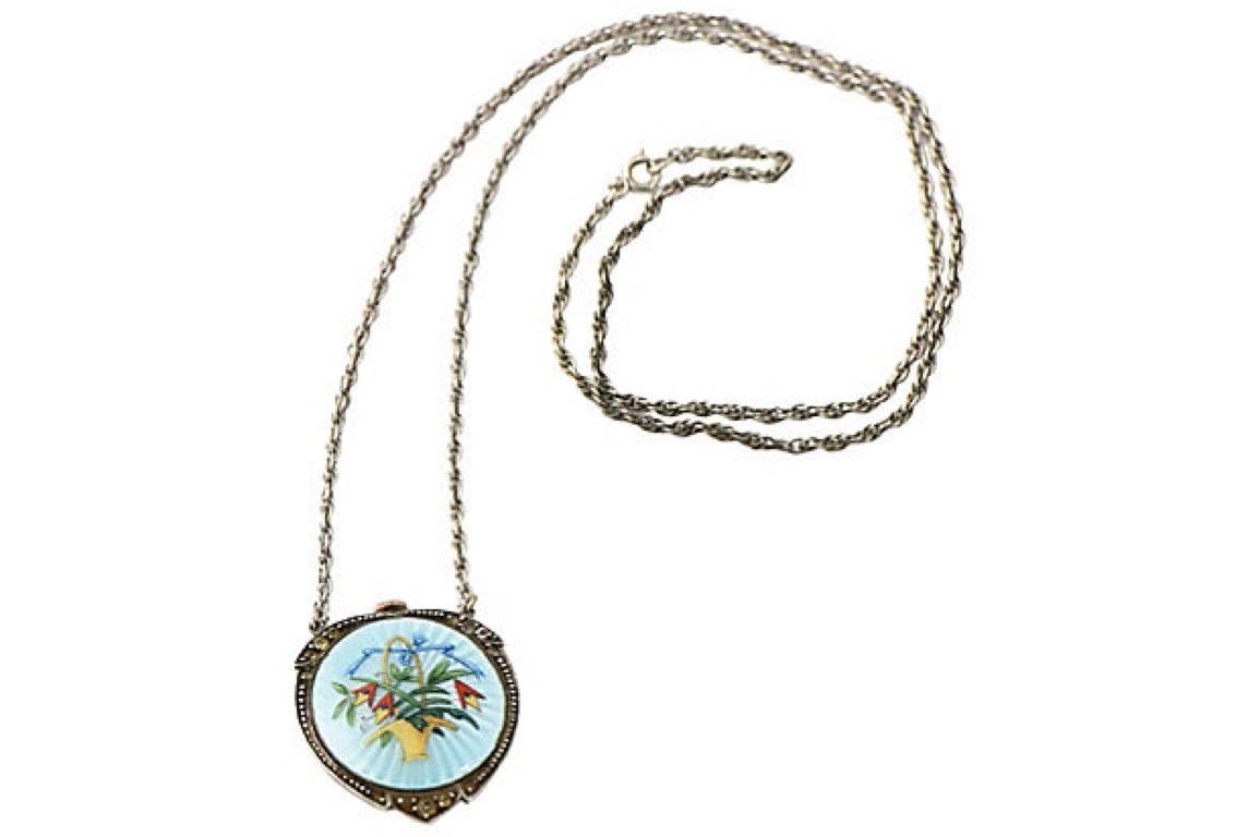 Antike Uhren-Halskette mit antikem Blumenkorb und blauem Emaille-Sterling-Anhänger von Becker im Angebot 1