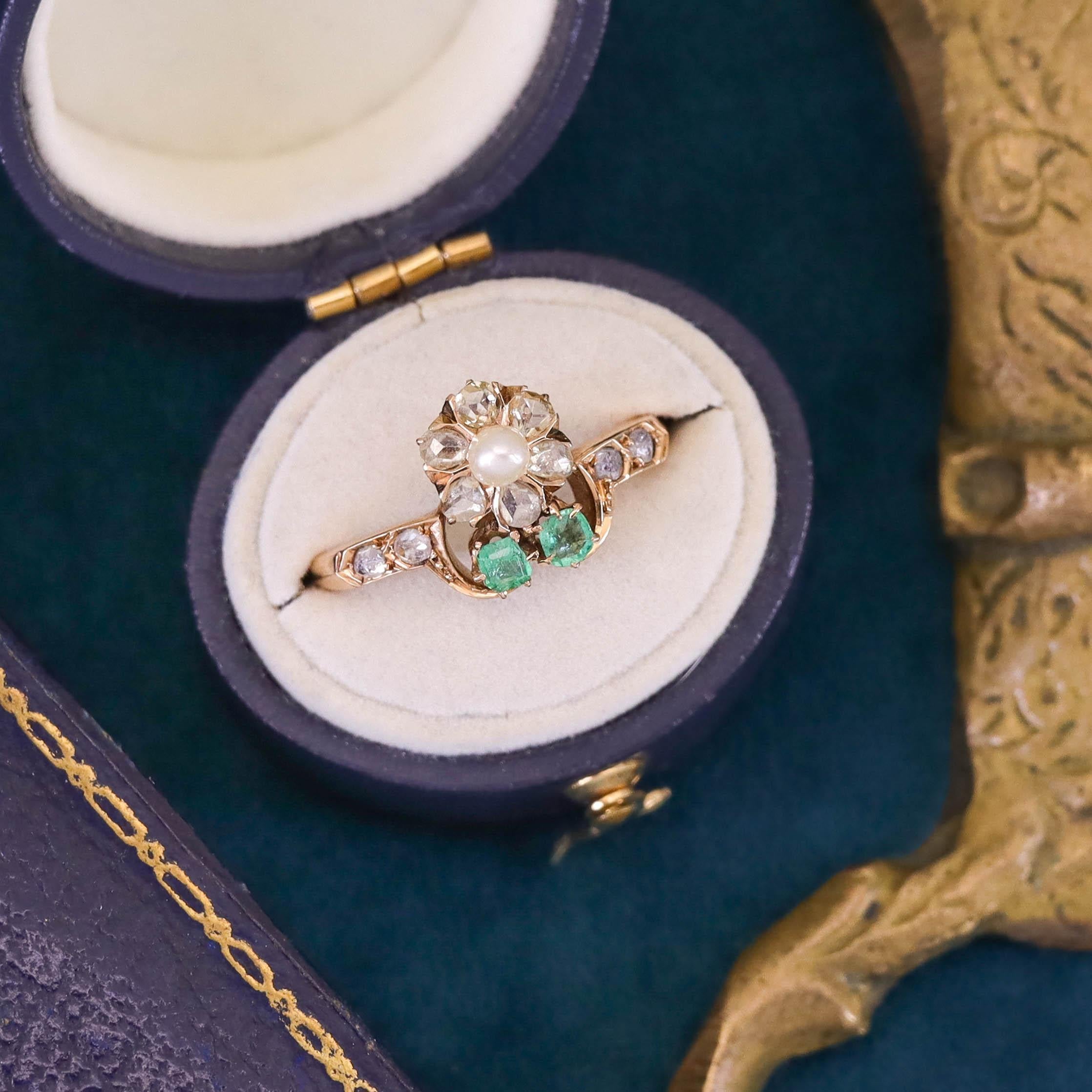 Antique Flower Ring of Pearl, Diamond, and Emerald in 18k Gold For Sale 1