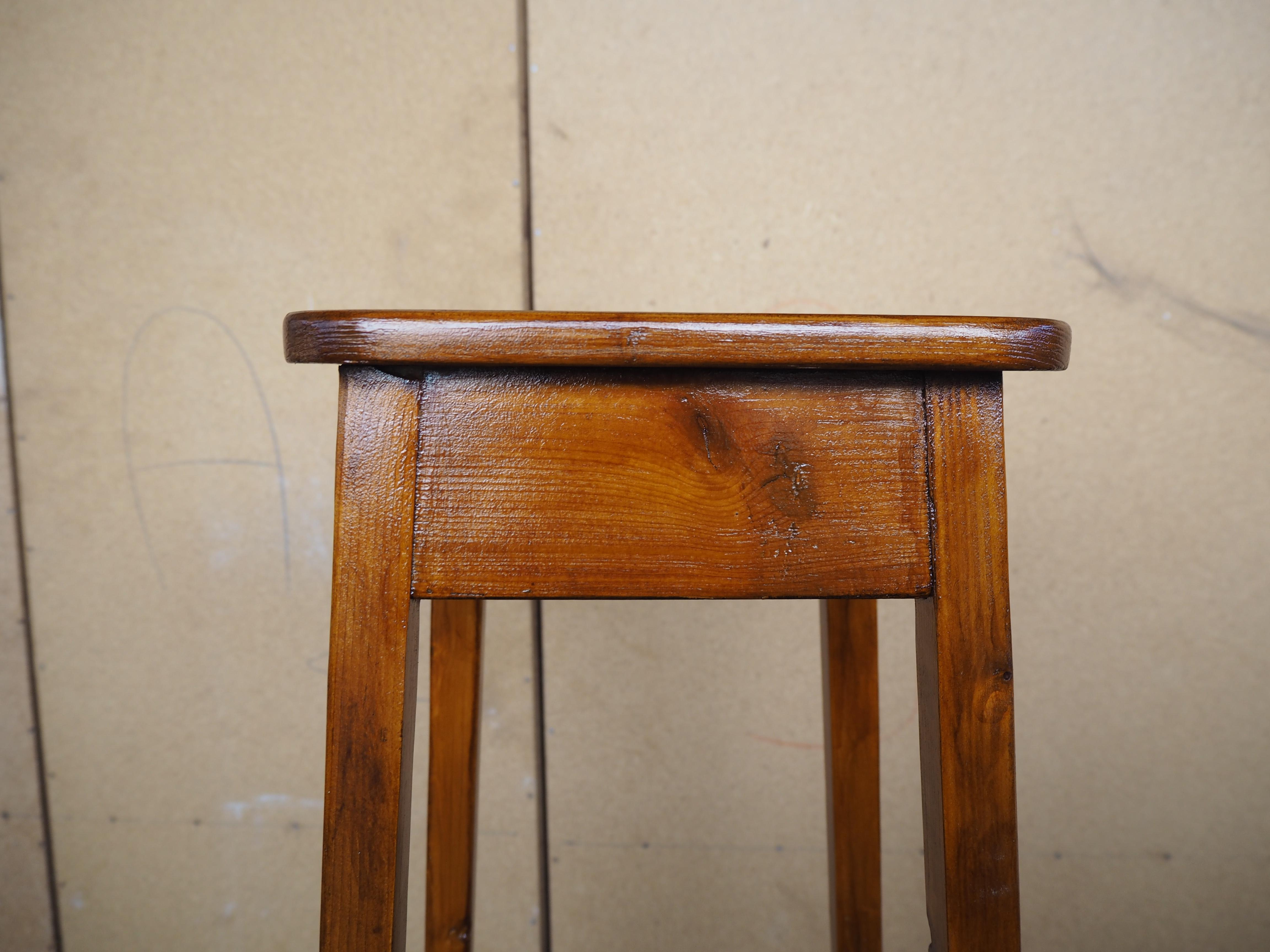 En buen estado original.
de madera