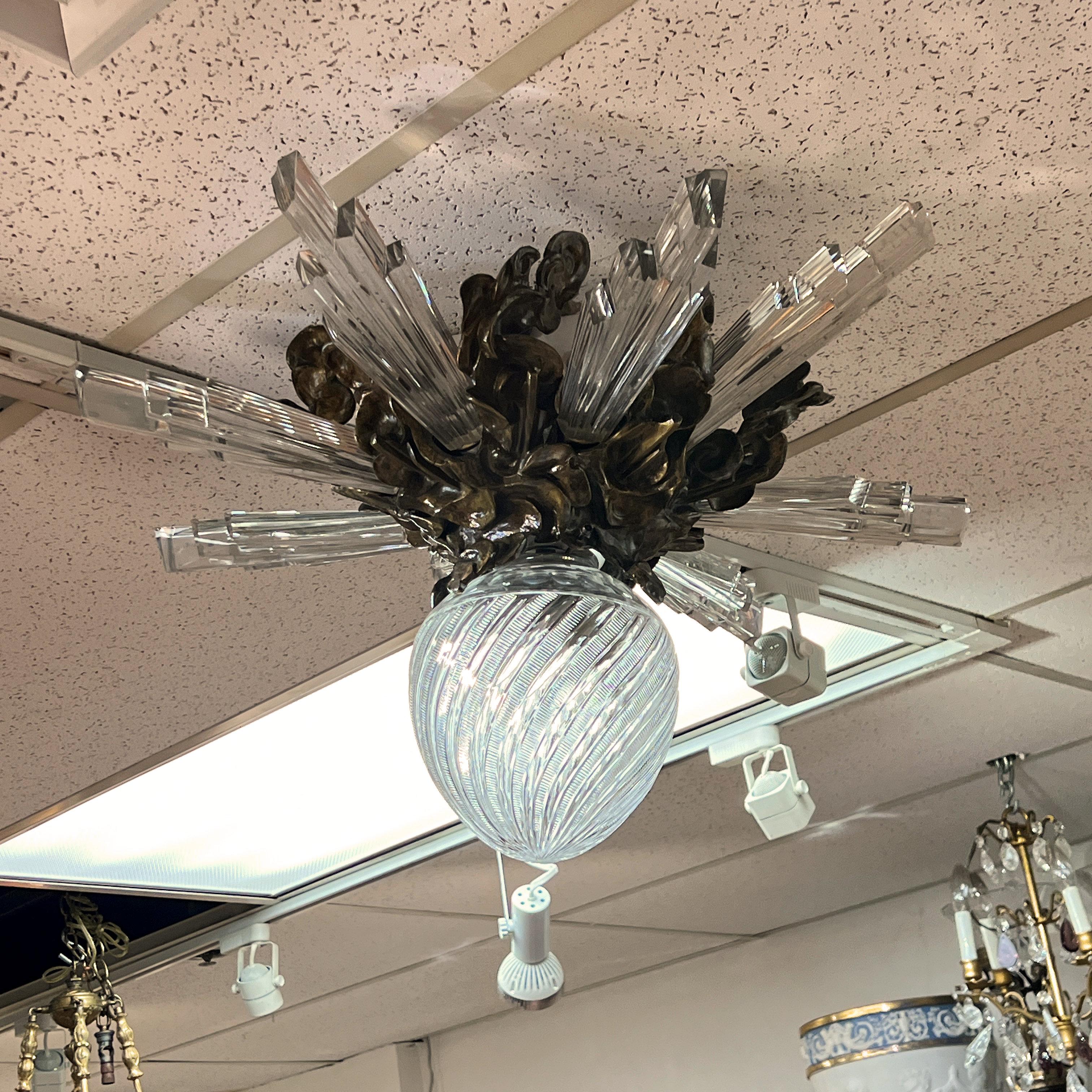 Lámpara empotrada antigua Sunburst de bronce y cristal en Bueno estado para la venta en New York, NY