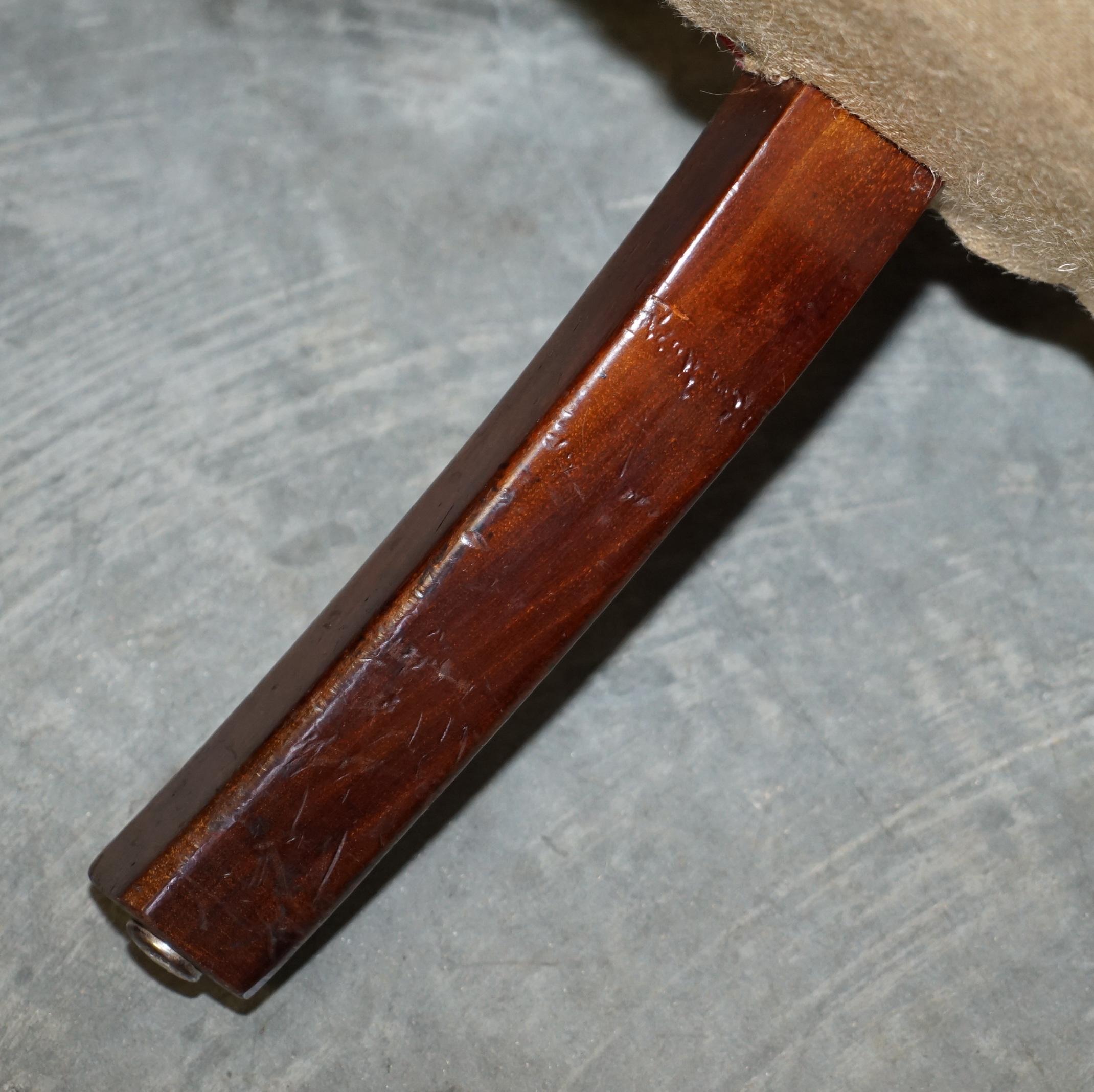 Fauteuil ancien à dossier cannelé du début de l'ère victorienne, vers 1840, Porters Wingback Barrel en vente 12