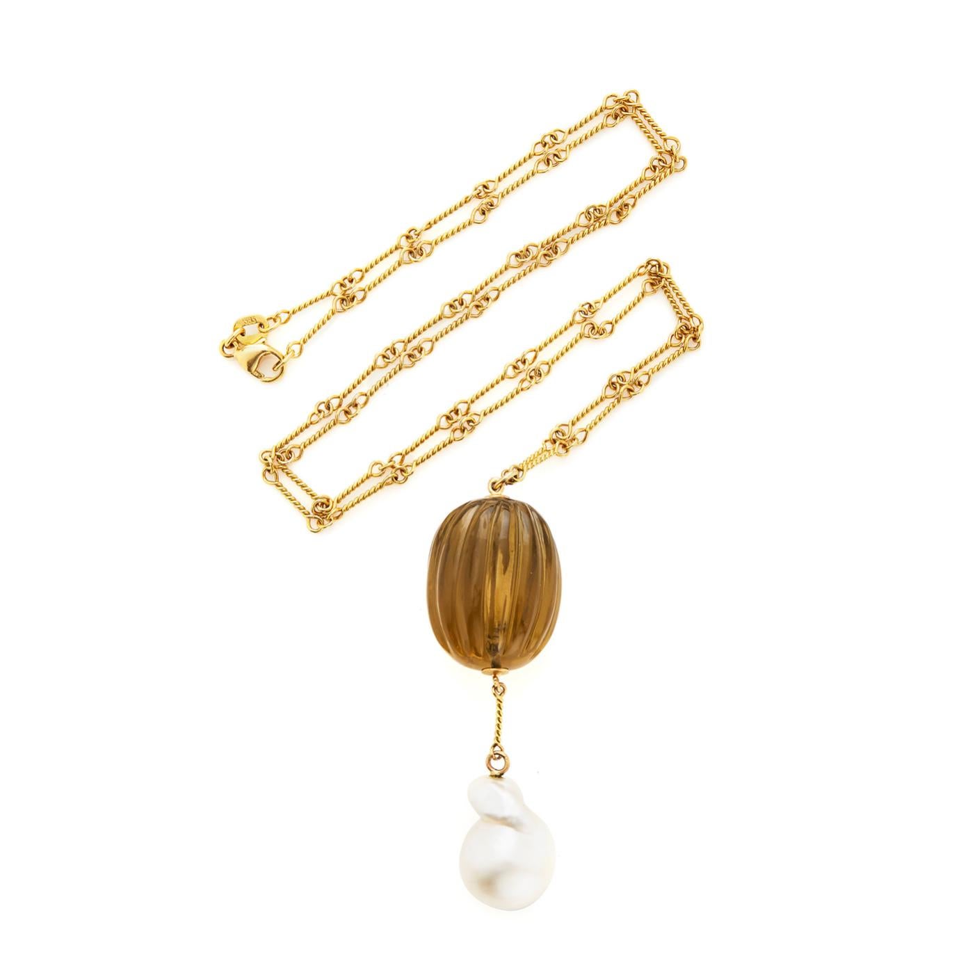 Antiker geriffelter Citrin-Anhänger, Perlen- und Goldkette  (Ovalschliff) im Angebot