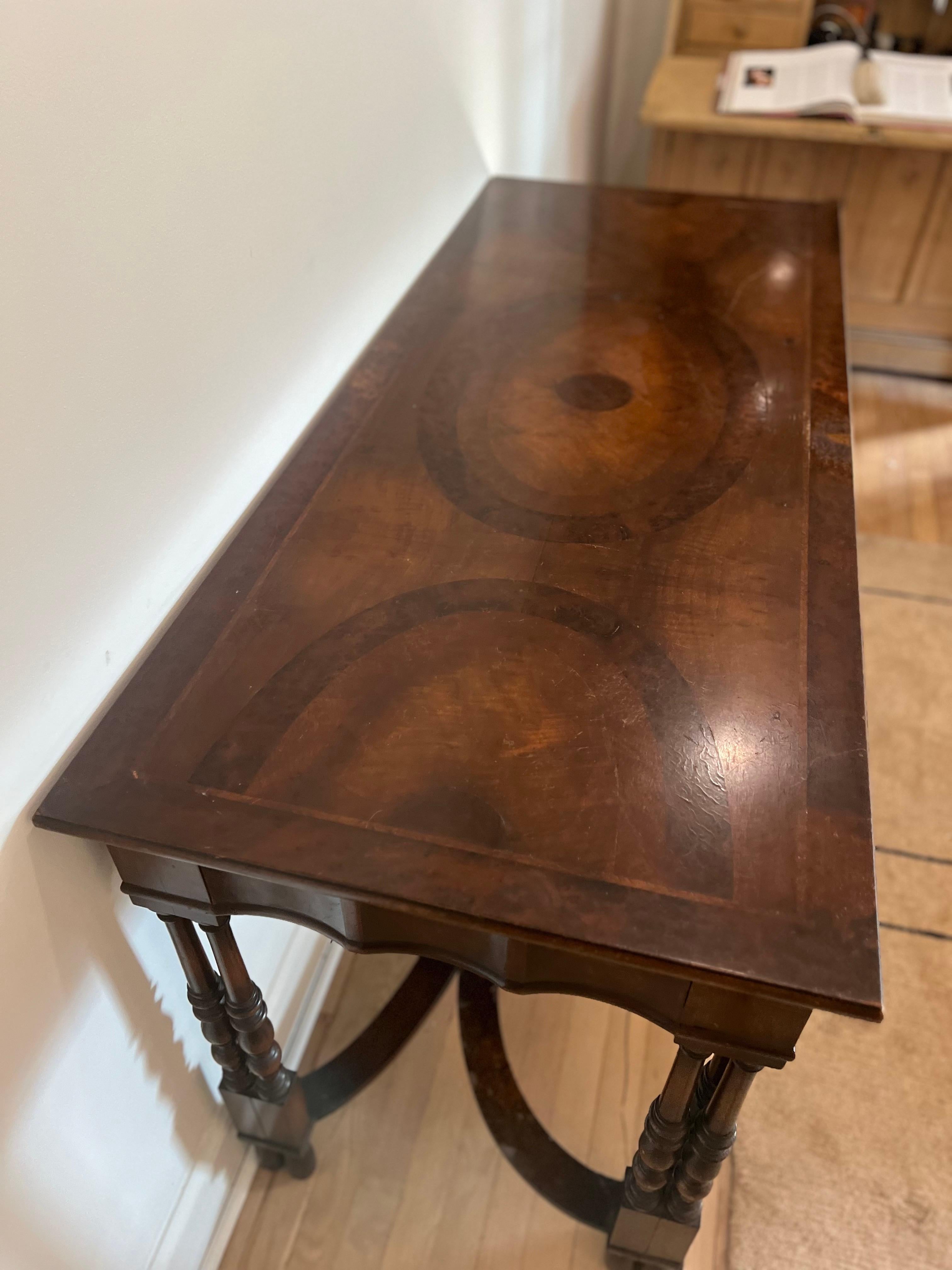 Ancienne table console de bibliothèque coloniale cannelée pour W. & J. Sloane  en vente 4