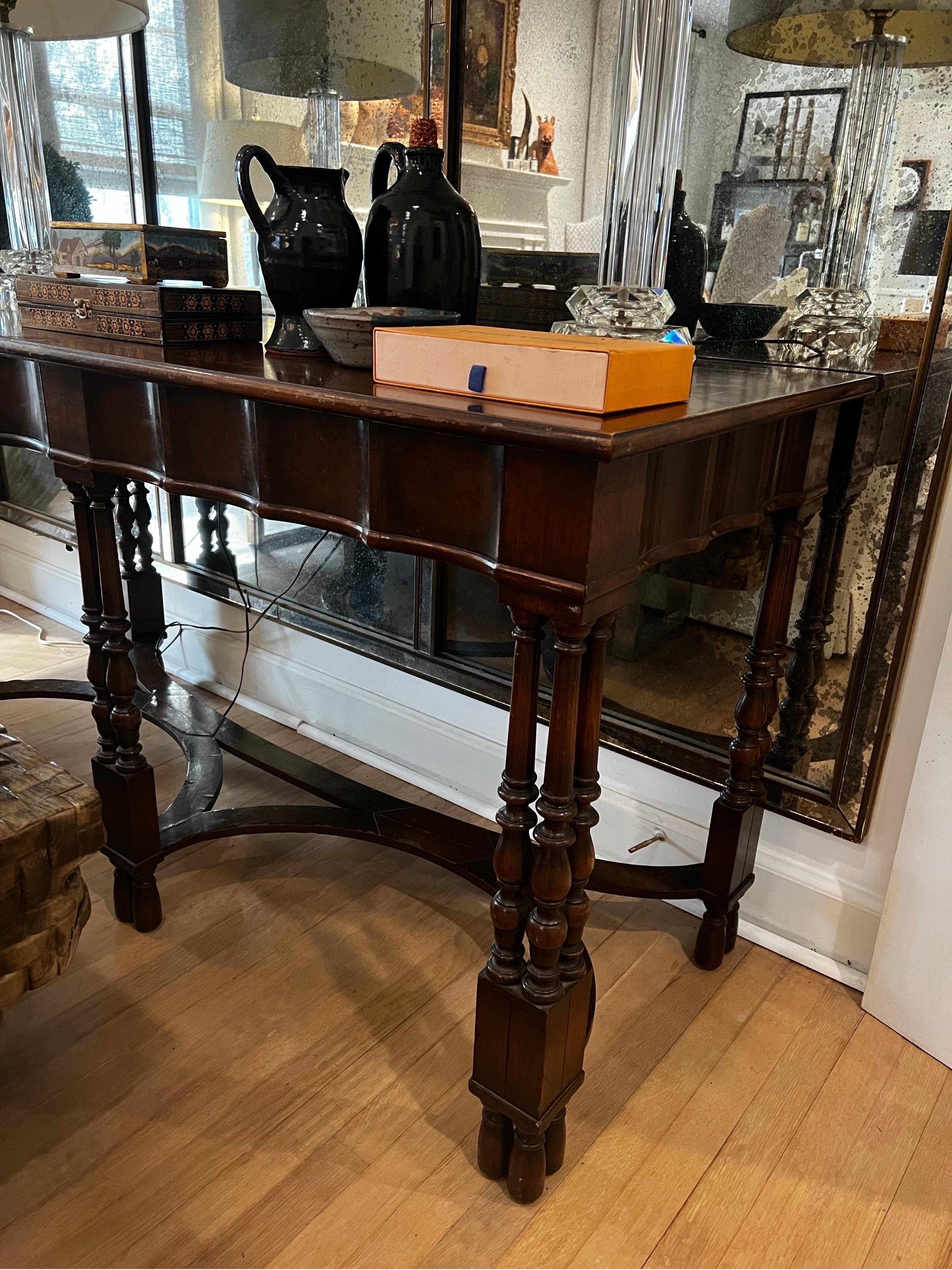 Néocolonial Ancienne table console de bibliothèque coloniale cannelée pour W. & J. Sloane  en vente