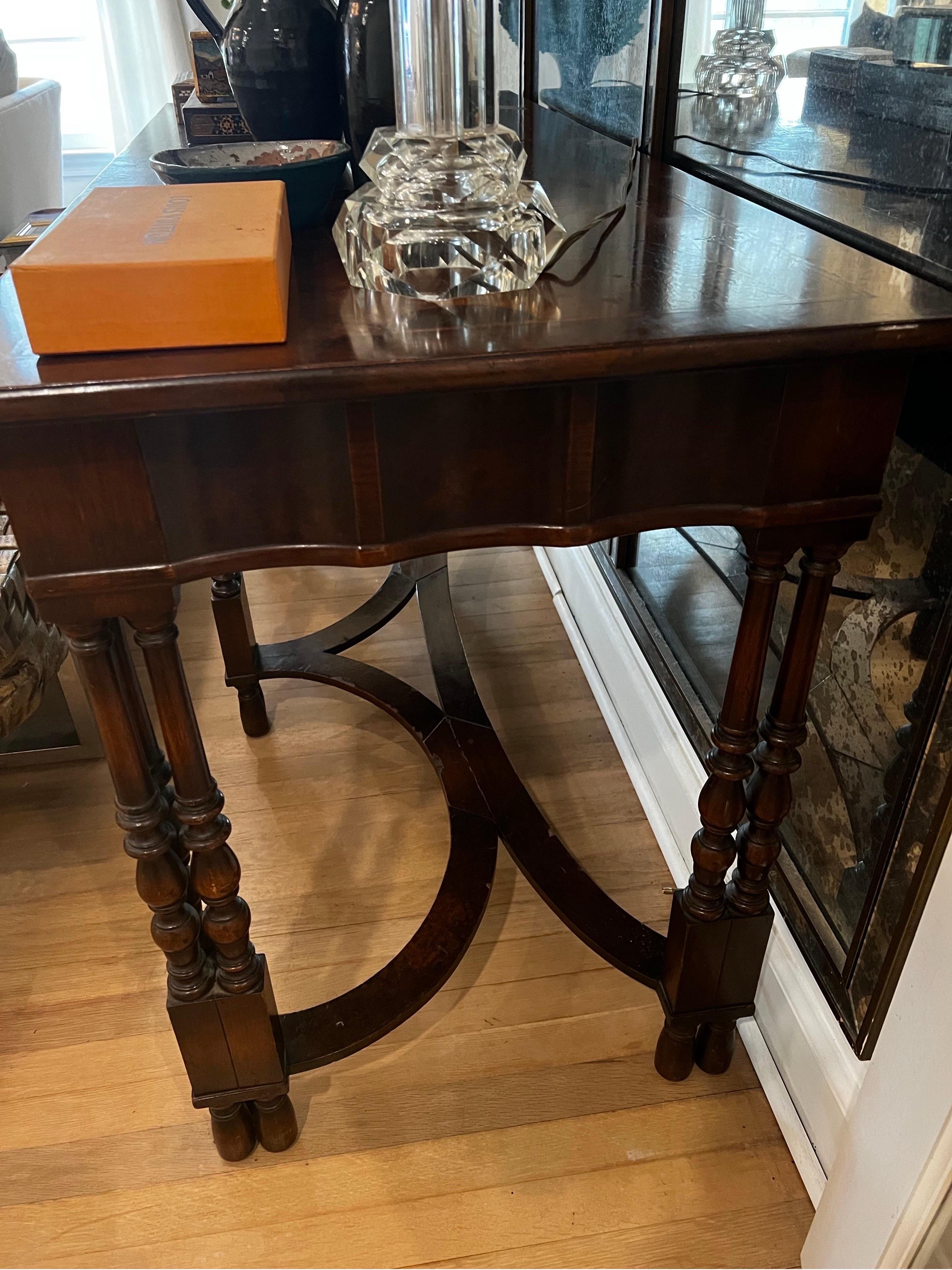 Américain Ancienne table console de bibliothèque coloniale cannelée pour W. & J. Sloane  en vente