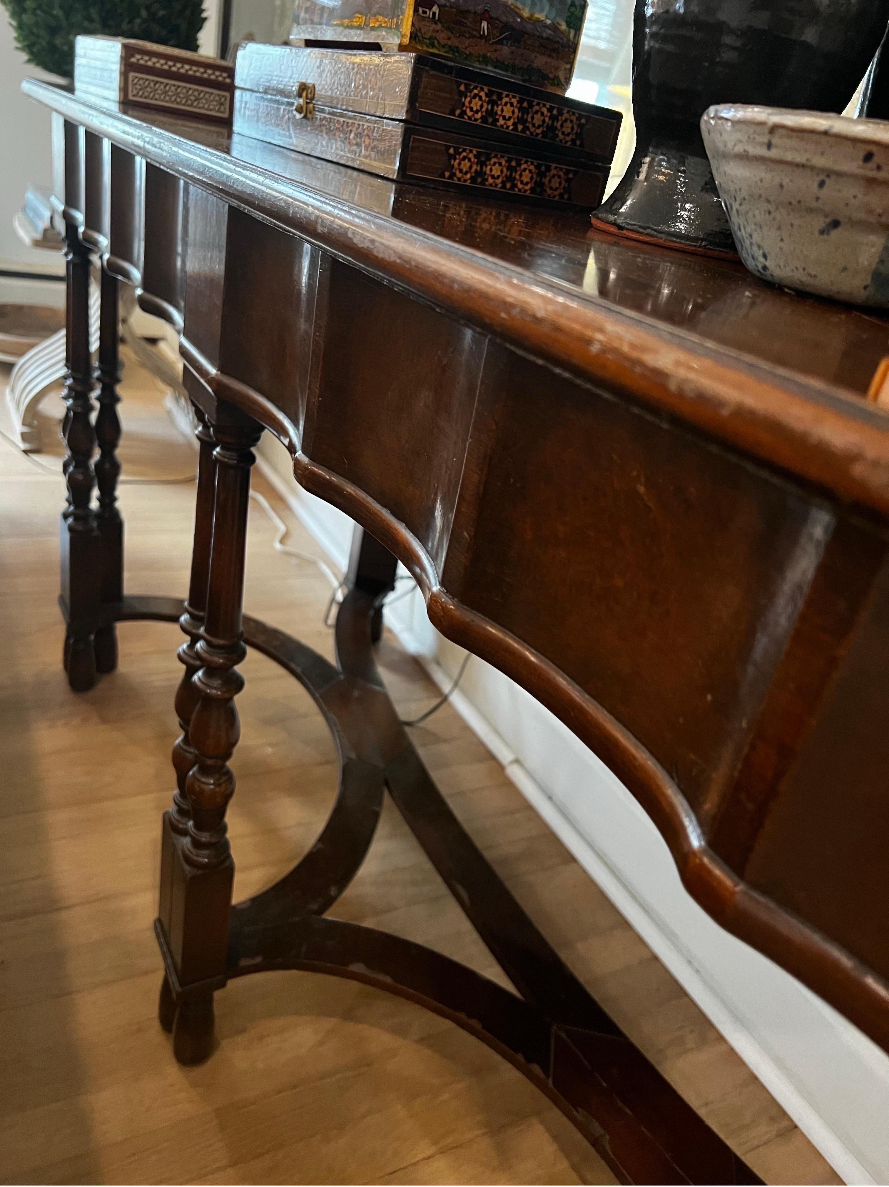 20ième siècle Ancienne table console de bibliothèque coloniale cannelée pour W. & J. Sloane  en vente