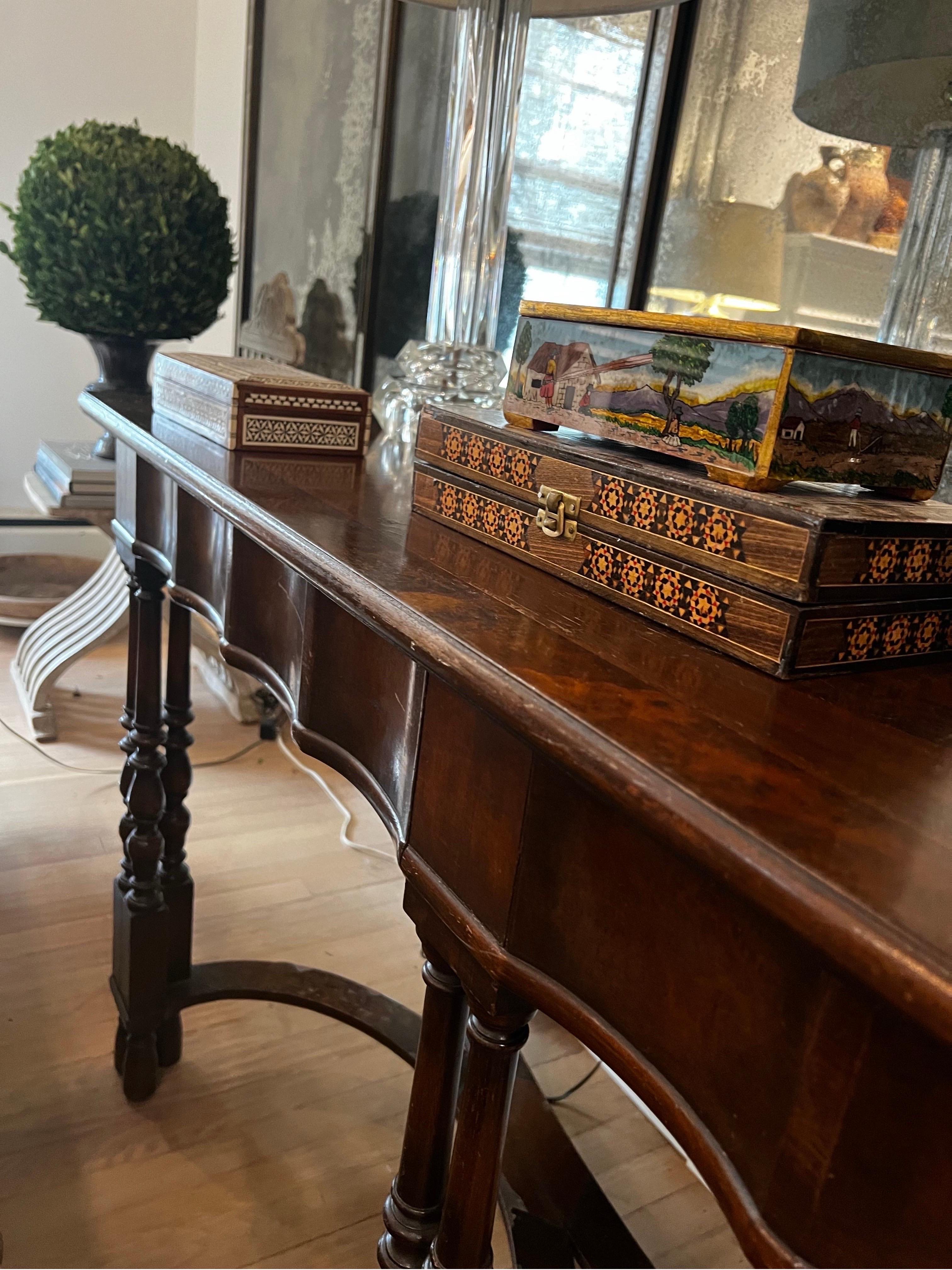 Acajou Ancienne table console de bibliothèque coloniale cannelée pour W. & J. Sloane  en vente
