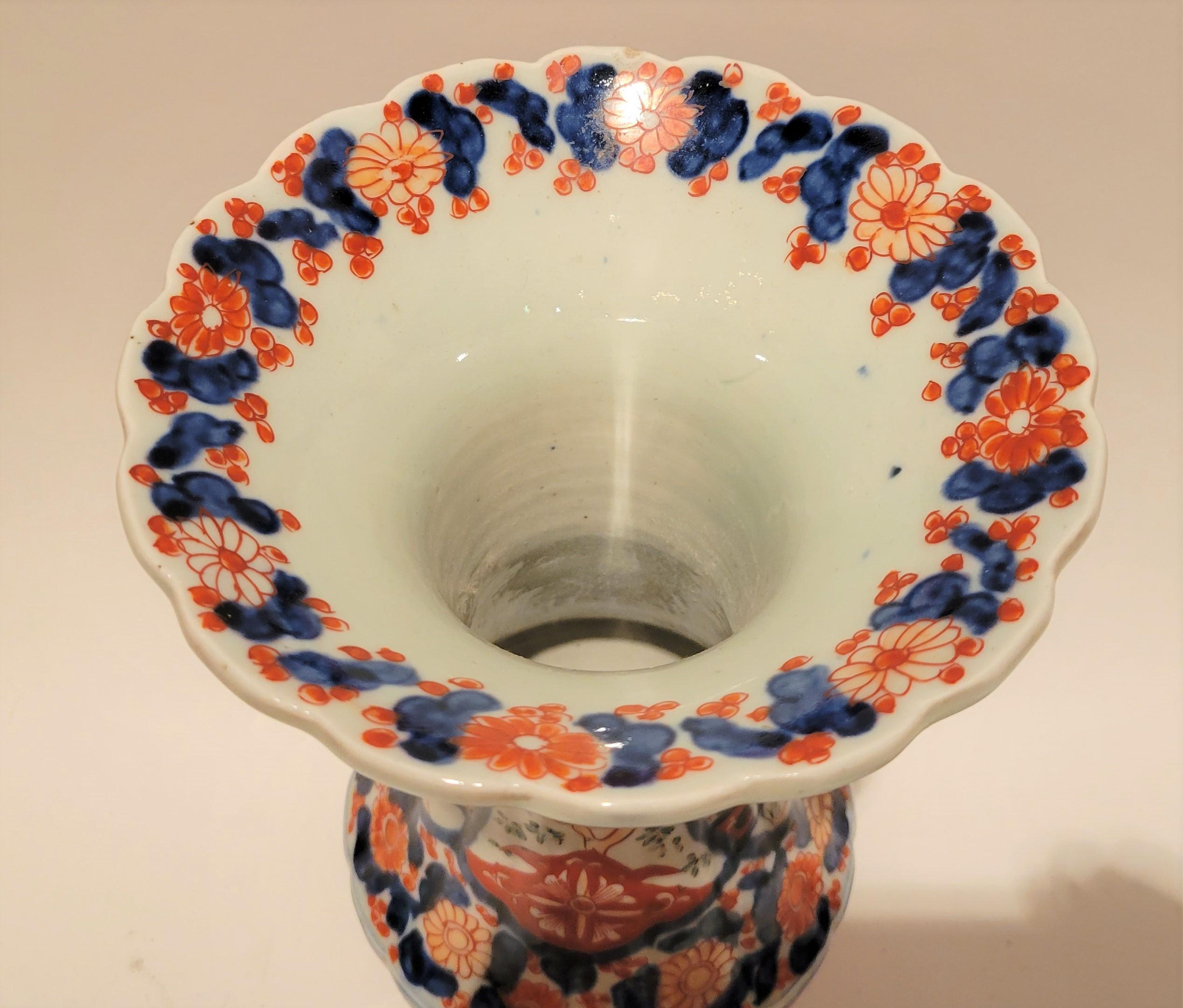 Antique Fluted Japanese Imari Vase, circa 1890-1910 In Good Condition For Sale In New Orleans, LA