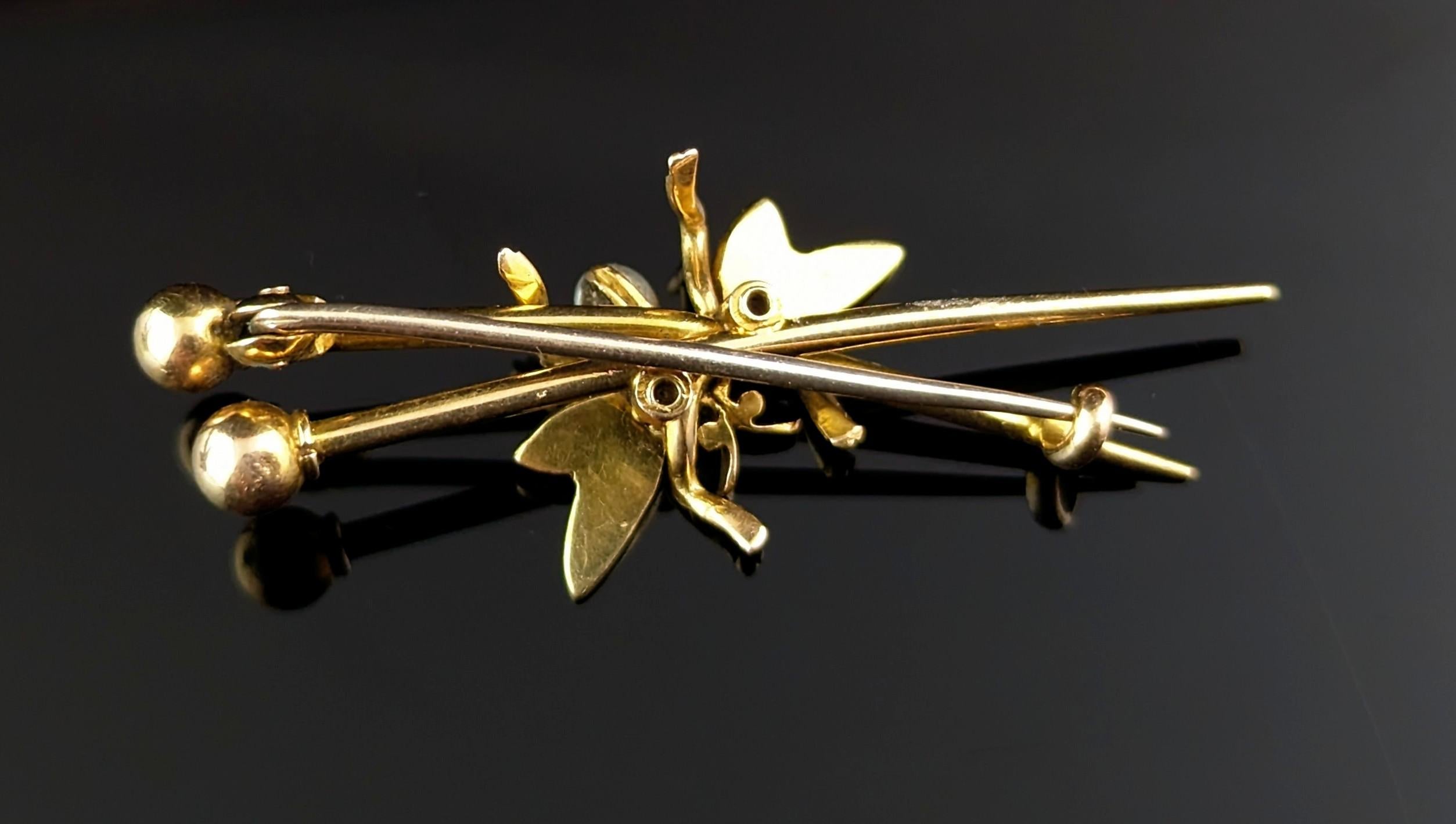 Antique fly brooch, crossed needles, 15k gold, Sapphire and pearl  For Sale 1