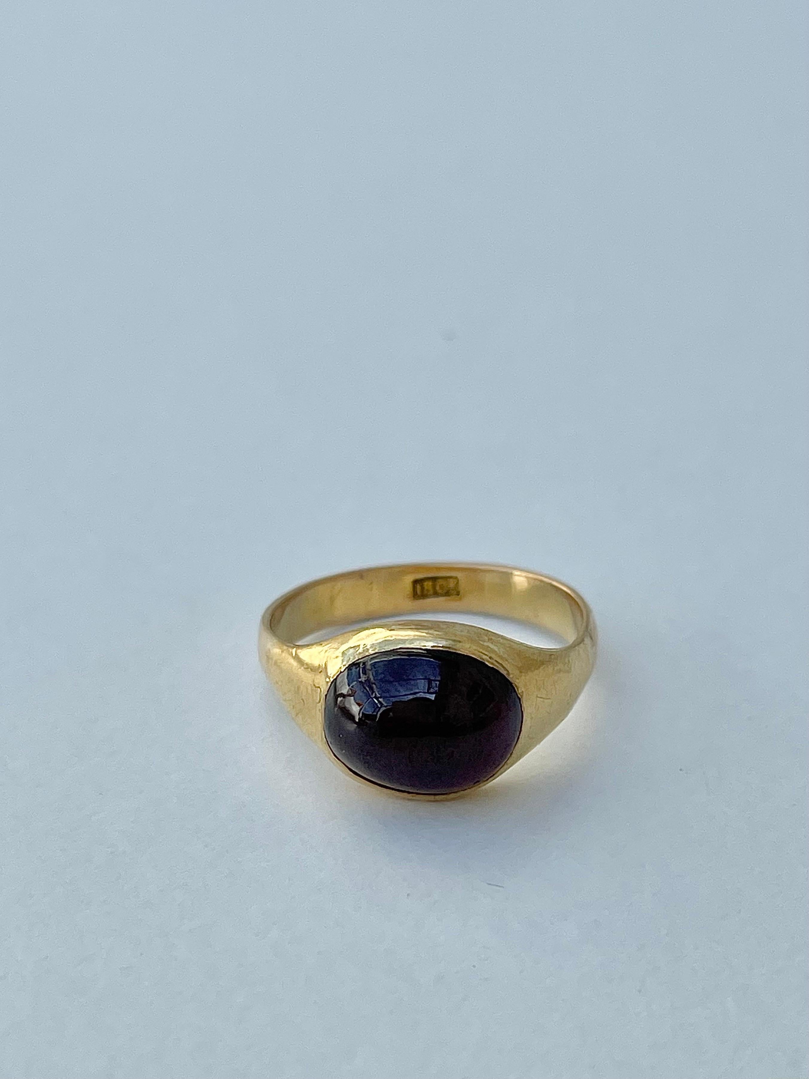 Antique Foiled Cabochon Garnet 18ct Yellow Gold Signet Ring

gorgeous victorian juicy red garnet stone

The item comes without the box in the photos but will be presented in a  gift box

Measurements: weight 4.16g, size UK M, head of ring 10.3mm x