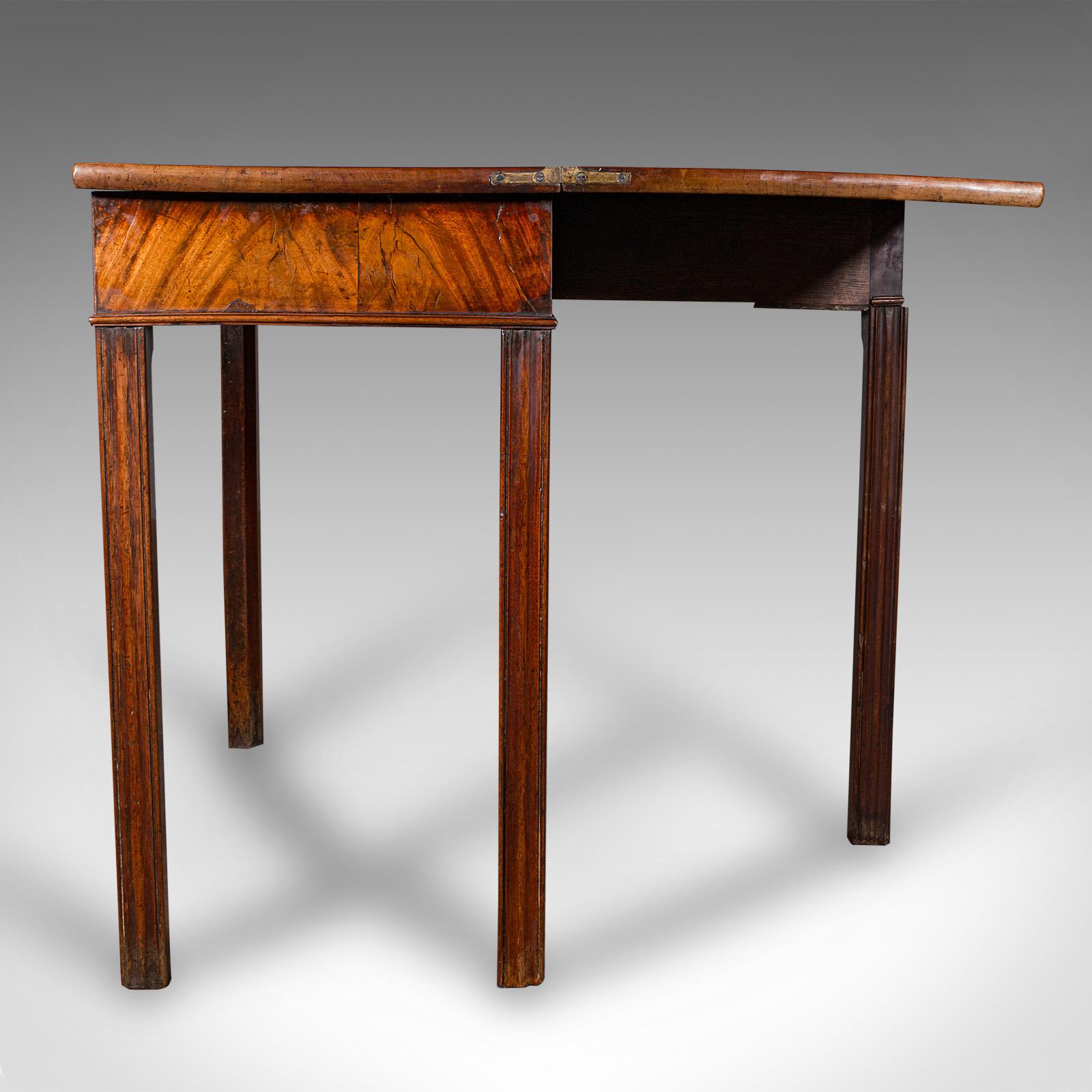 Antiker klappbarer Teetisch, englisch, Karte, Chippendale-Manier, georgianisch, um 1750 (Holz) im Angebot