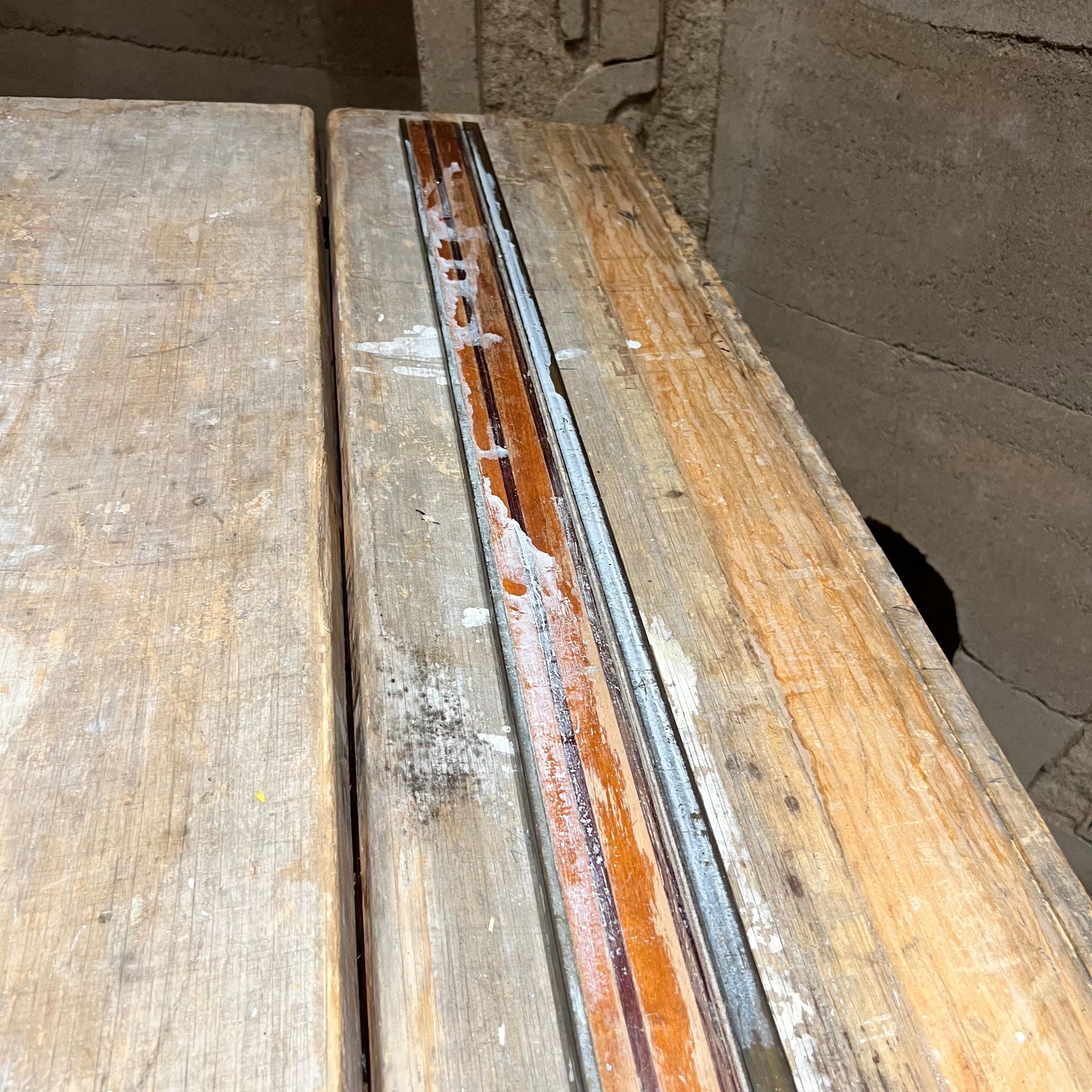 Table de travail pliable ancienne en bois papier peint en vente 9