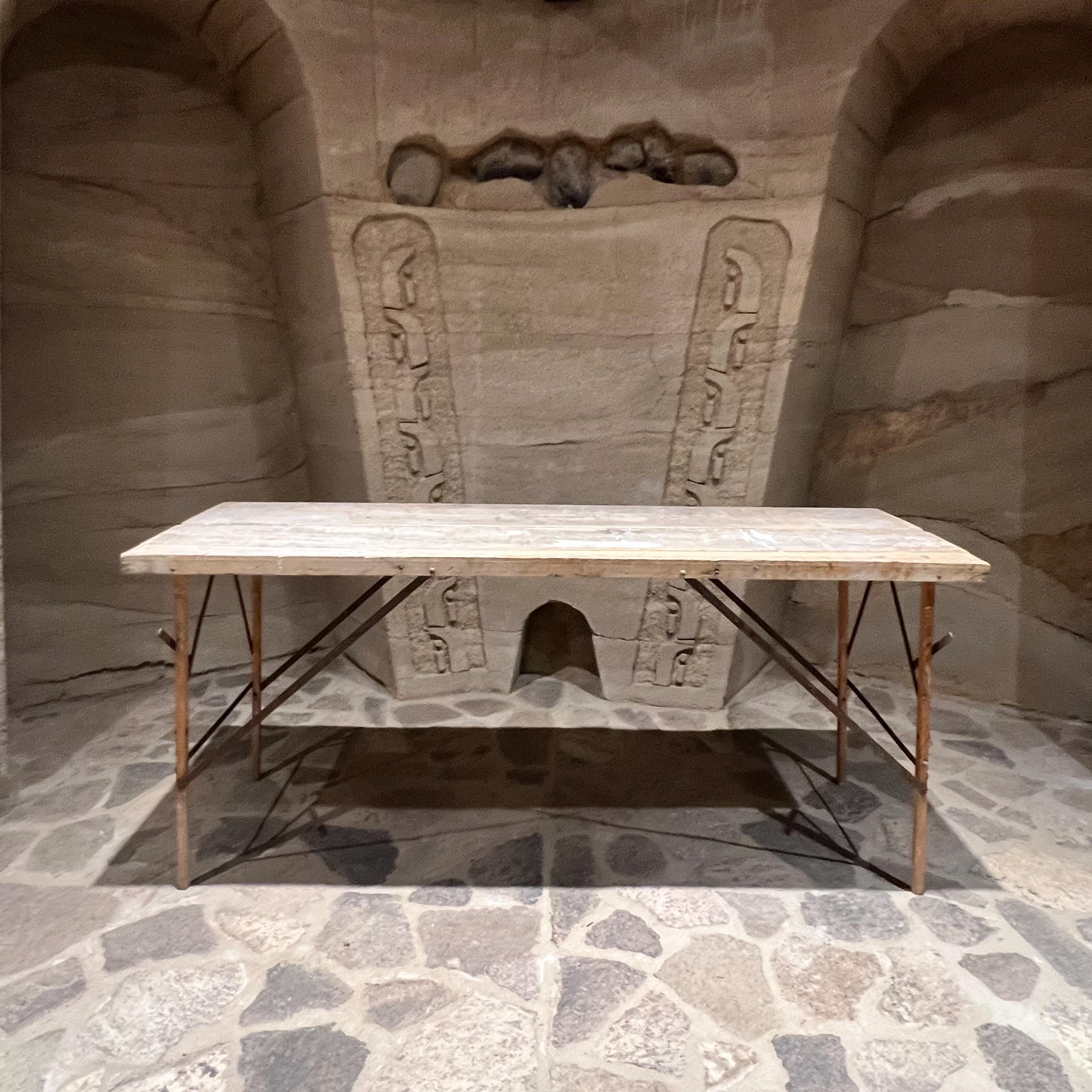 Mid-Century Modern Table de travail pliable ancienne en bois papier peint en vente