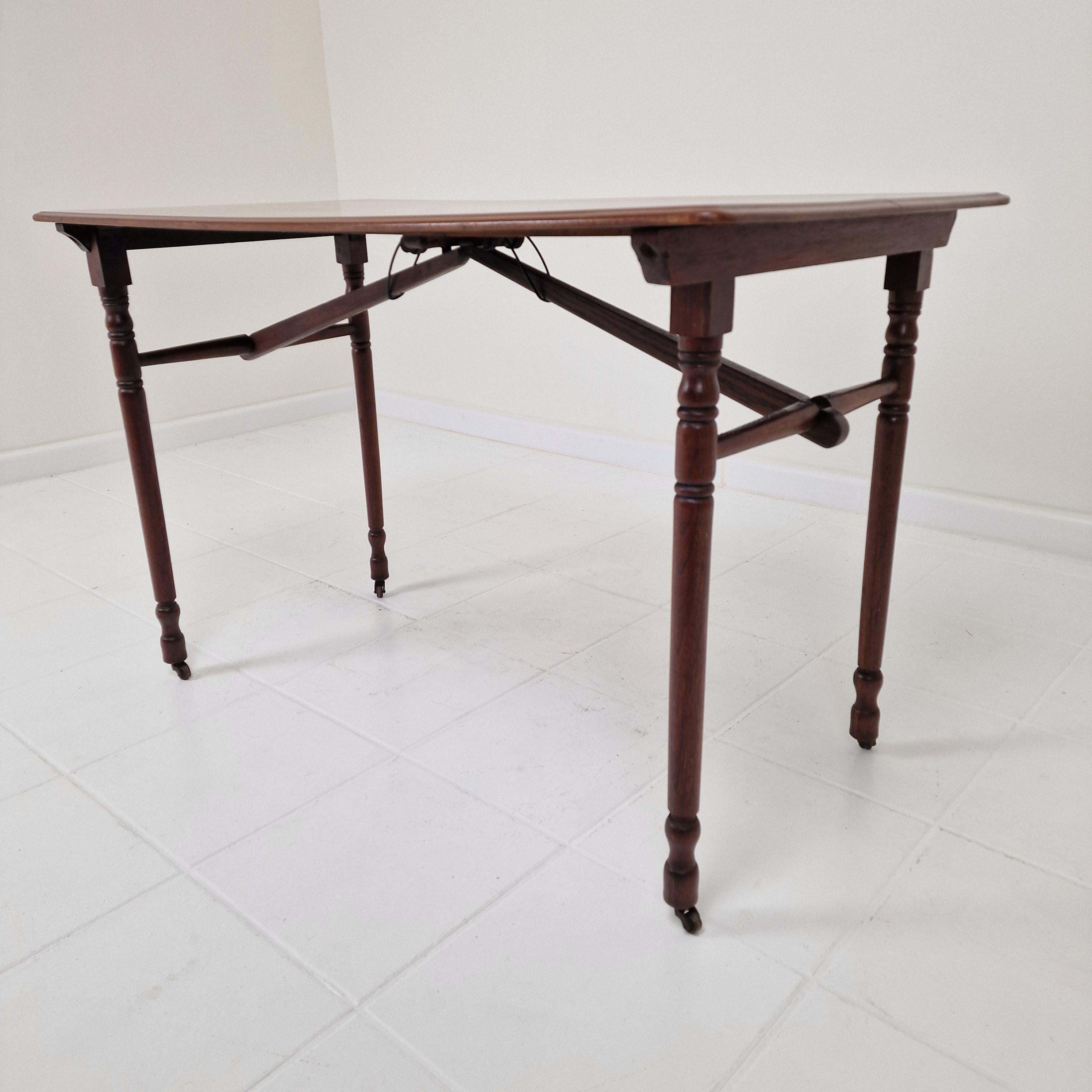 Ancienne table d'échecs pliable en bois, France, 19ème siècle en vente 7