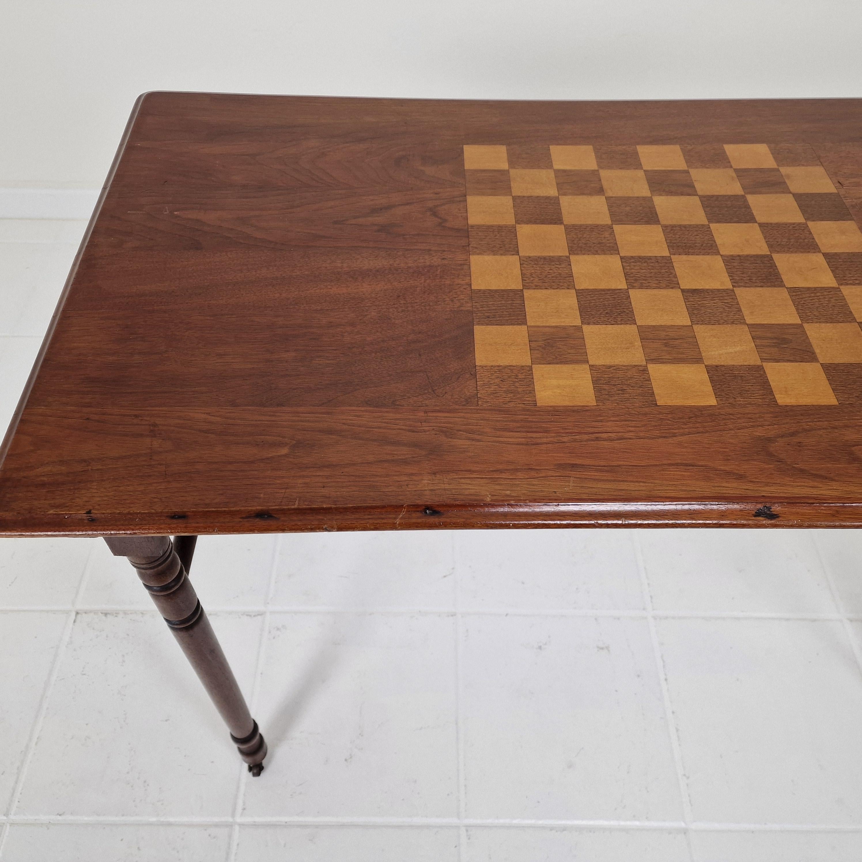Ancienne table d'échecs pliable en bois, France, 19ème siècle en vente 9