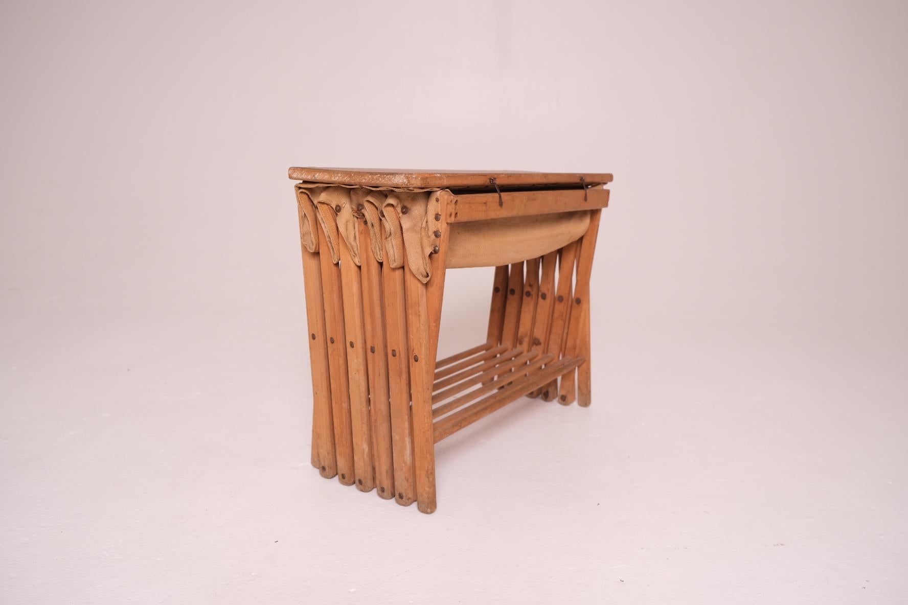 Antique Folding Campaign Bed and Convertible Side Table in Oak and Canvas In Good Condition For Sale In Los Angeles, CA