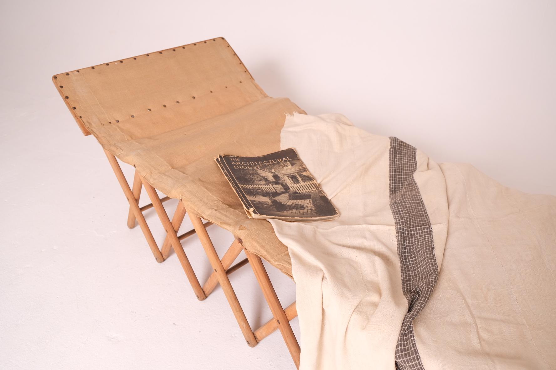 Antique Folding Campaign Bed and Convertible Side Table in Oak and Canvas For Sale 4