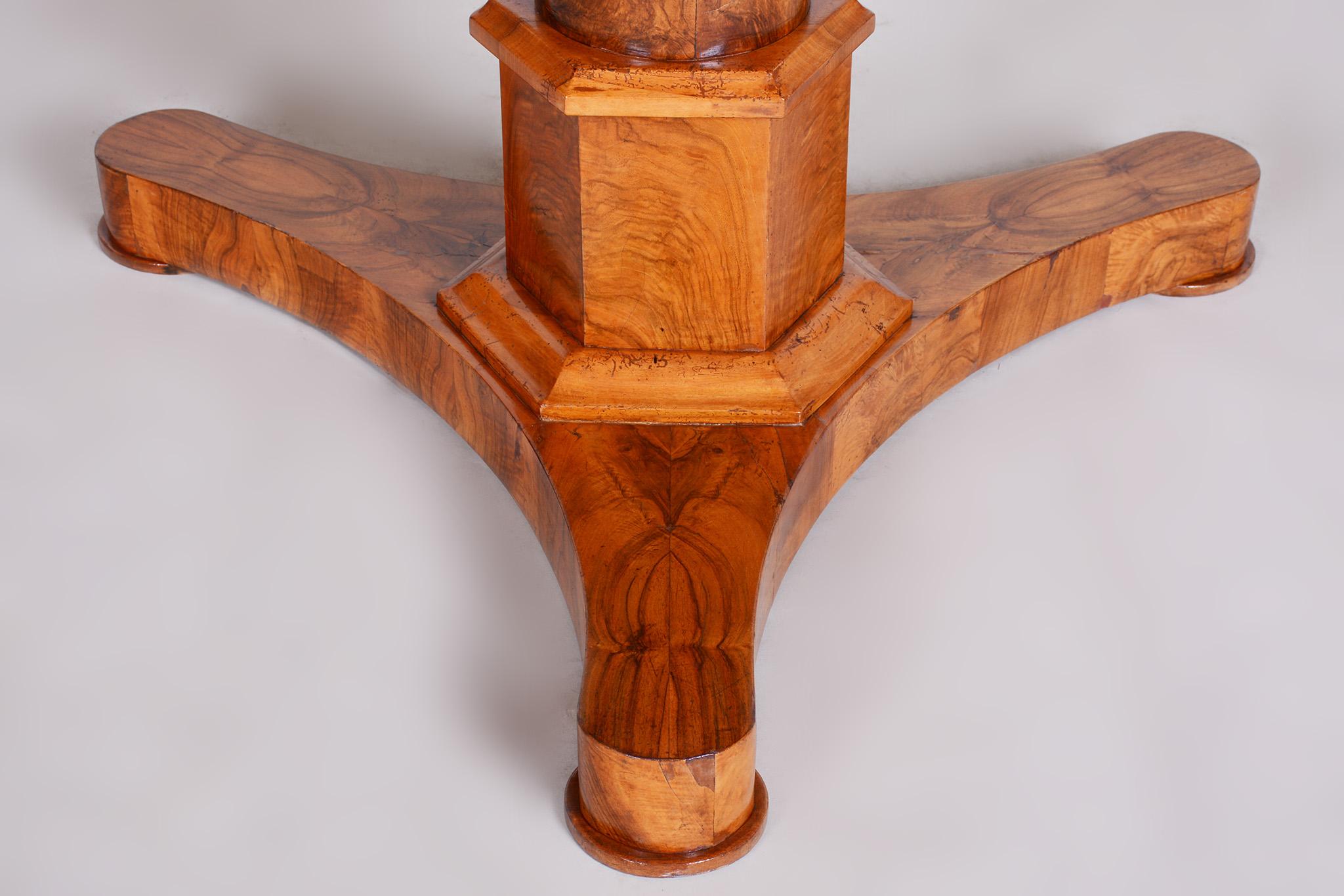 Antique Folding Dining Table, Made in the 19th Century in Czechia. Restored In Good Condition In Brandys nad Labem, Středočeský kraj